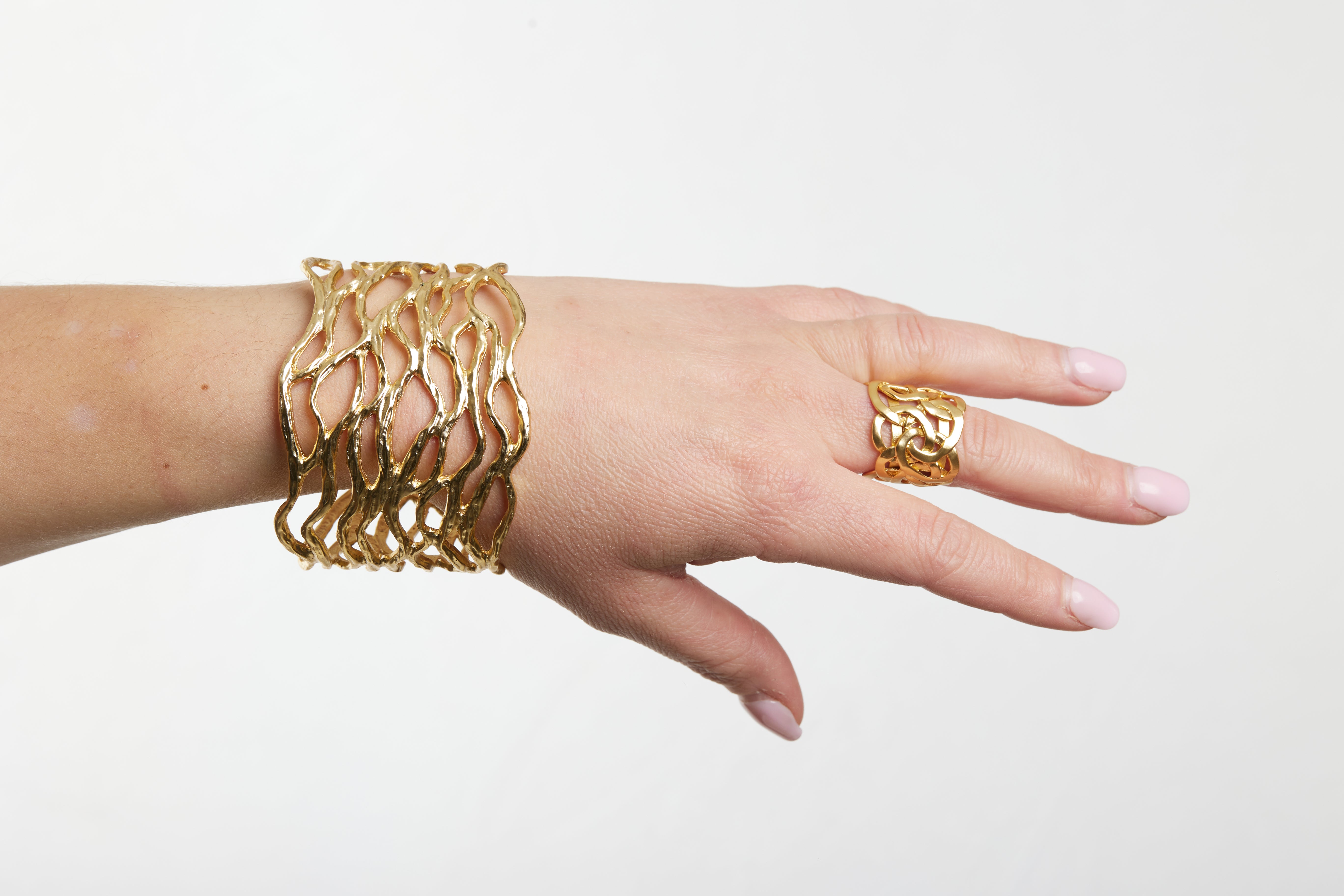 B56005 Bracelet Manchette ajourée - Karine Sultan - Créations Uniques