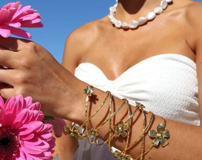 B71011 Bracelet manchette maxi fleur - Karine Sultan - Créations Uniques