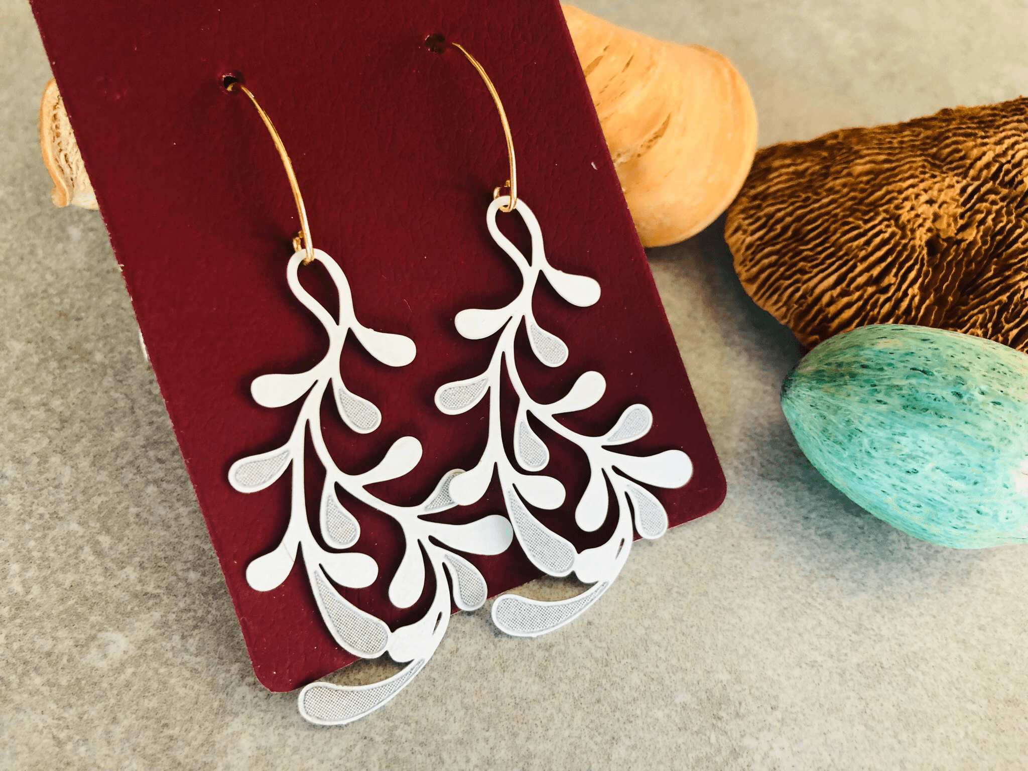 Boucles d’oreilles NINON feuillage blanc - Créations Uniques - Créations Uniques