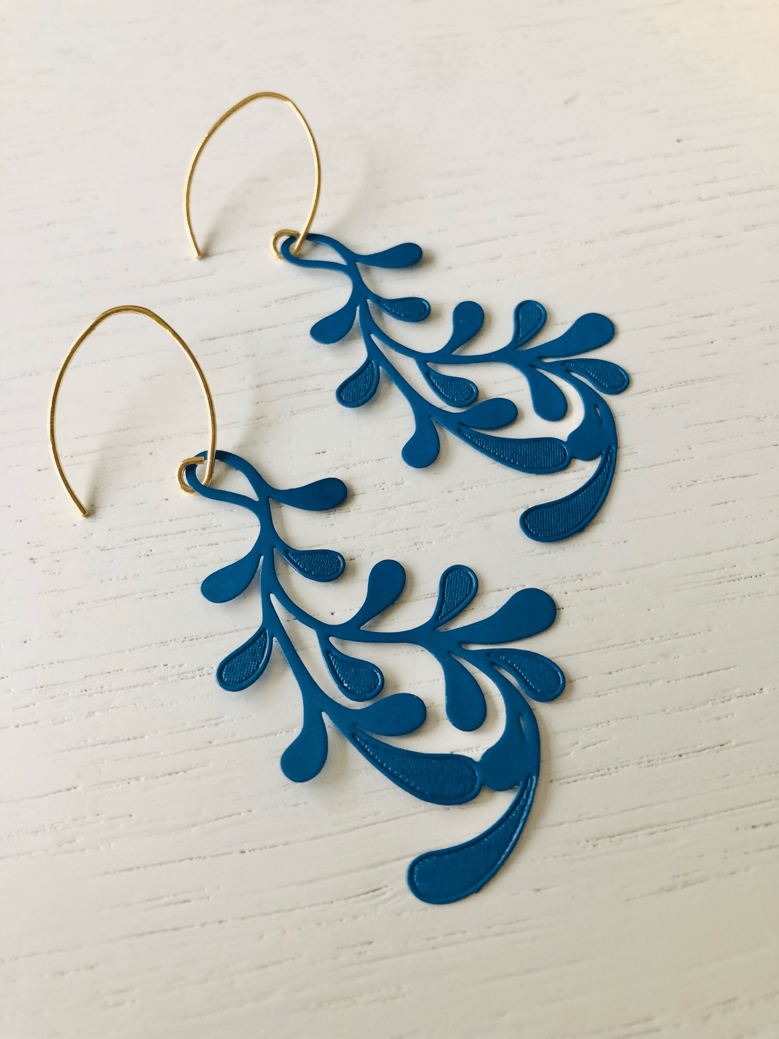 Boucles d’oreilles NINON feuillage bleu - Créations Uniques - Créations Uniques