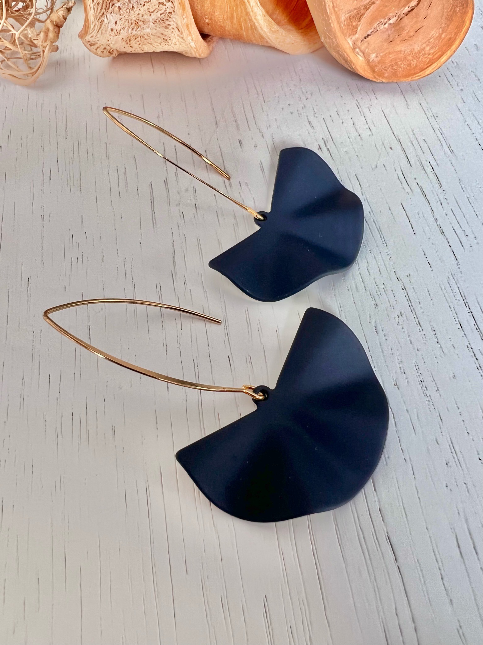 Boucles d’oreilles ADELE éventail noir, style casual - Créations Uniques - Créations Uniques