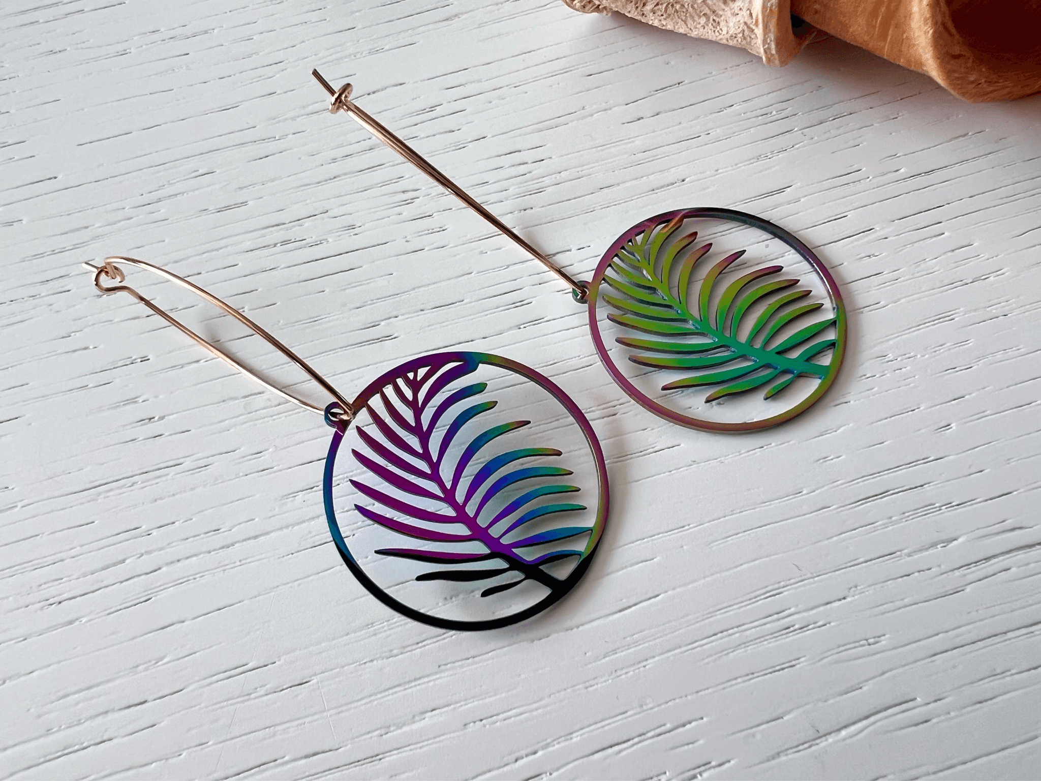 Boucles d’oreilles ANASTASIA feuilles reflets violets - Créations Uniques - Créations Uniques