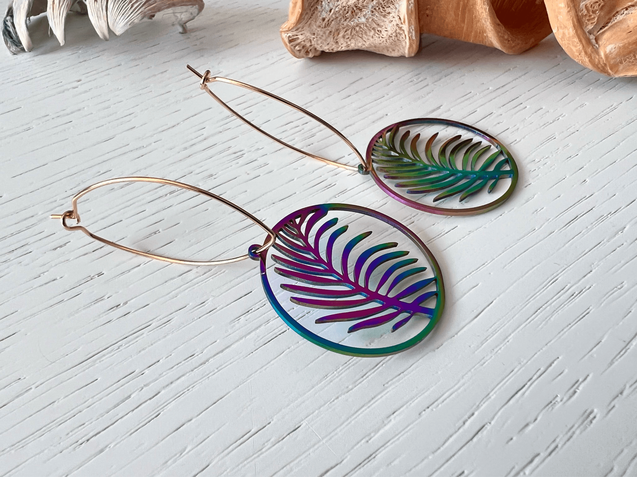 Boucles d’oreilles ANASTASIA feuilles reflets violets - Créations Uniques - Créations Uniques