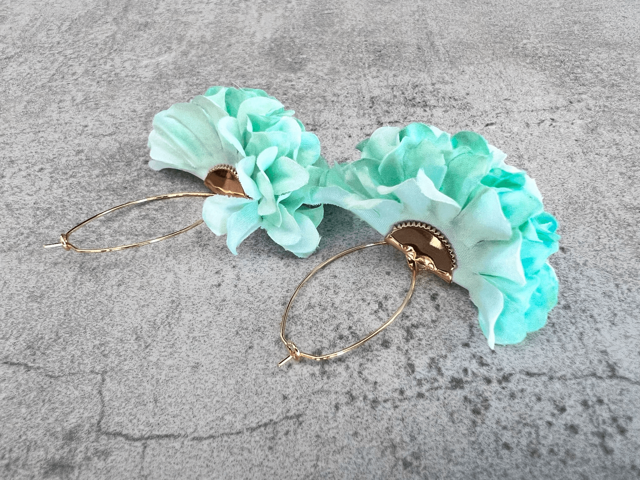 Boucles d’oreilles CHANTALE pampilles tissu vert clair - Créations Uniques