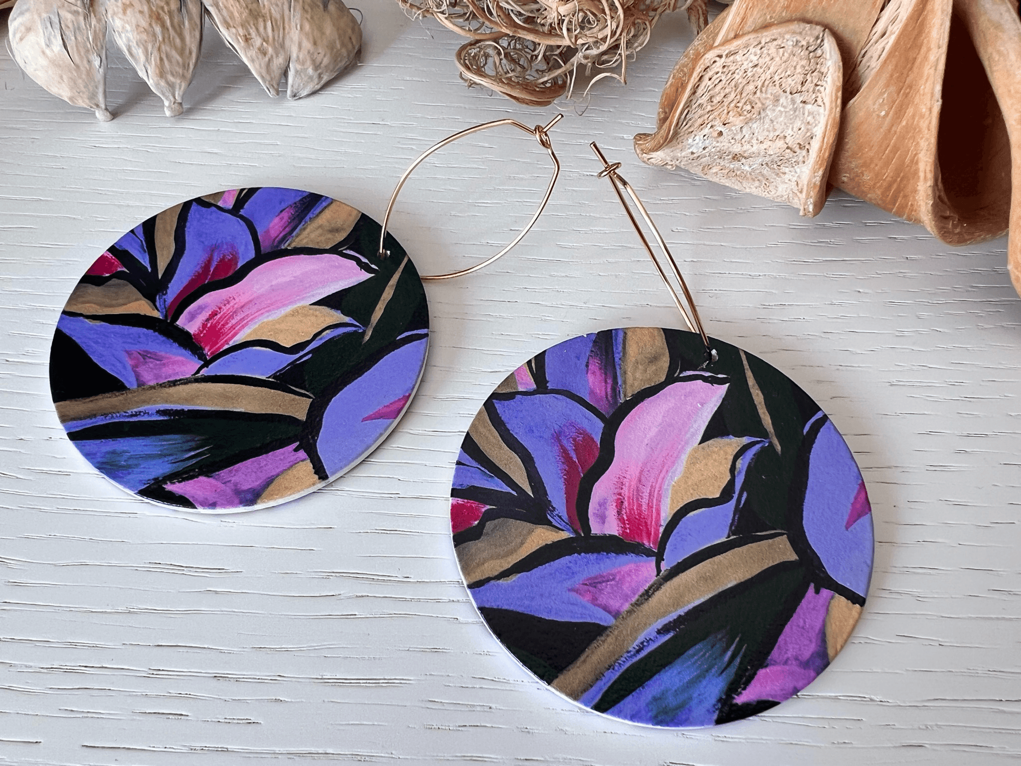 Boucles d’oreilles MALORIE bois motif fleuri violet - Créations Uniques - Créations Uniques