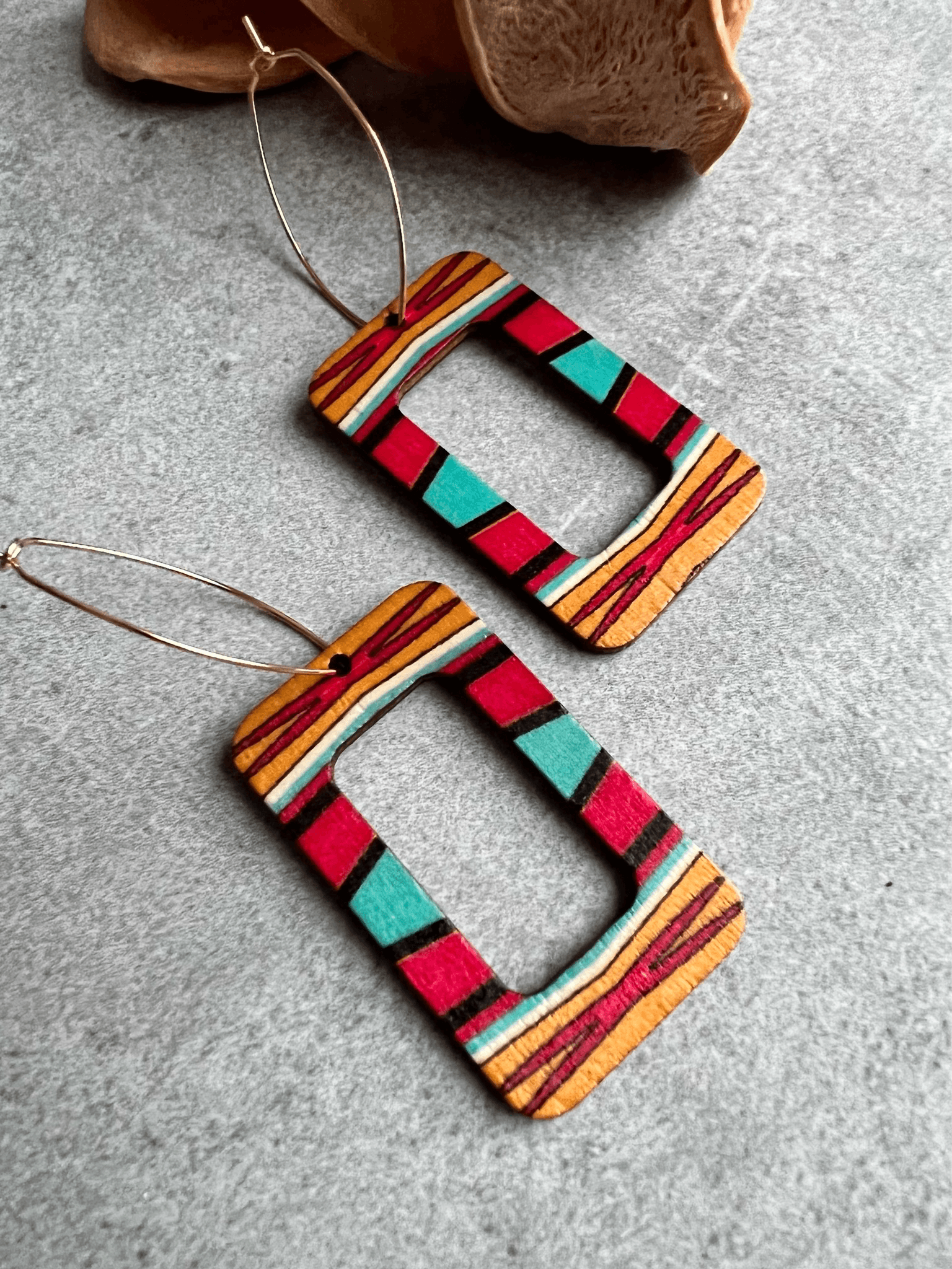 Boucles d’oreilles MERYL rectangles bois motif ethniques - Créations Uniques