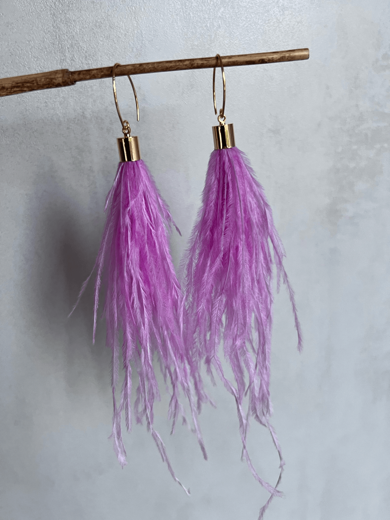 Boucles d’oreilles DELINDA longues plumes roses - Créations Uniques
