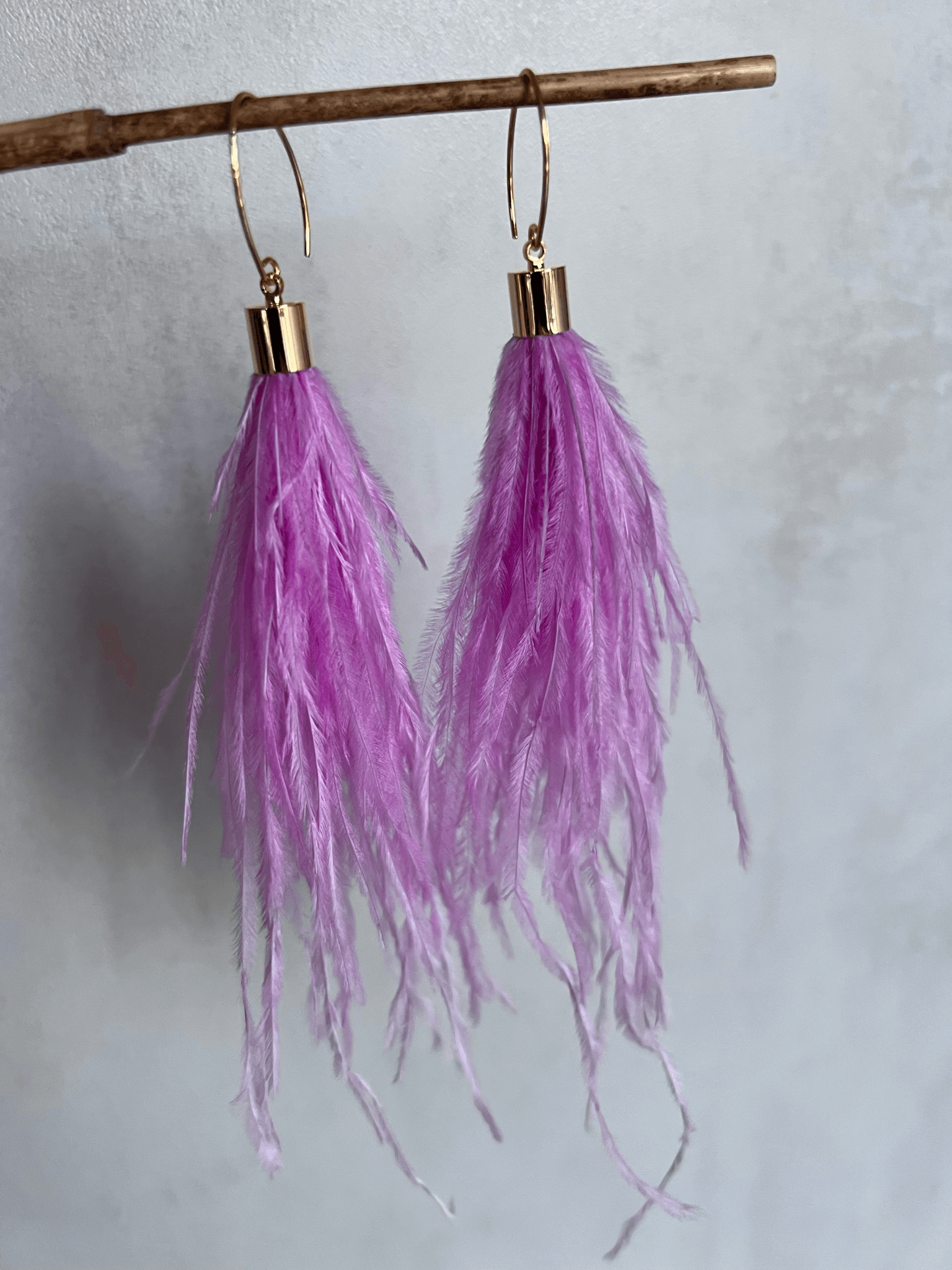 Boucles d’oreilles DELINDA longues plumes roses - Créations Uniques