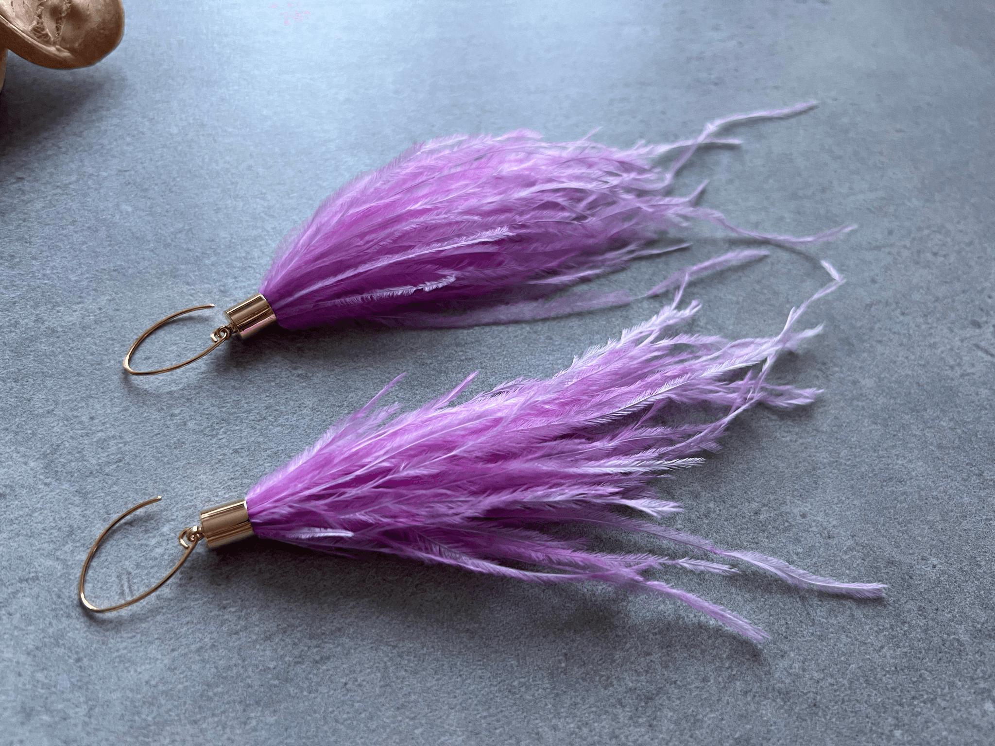 Boucles d’oreilles DELINDA longues plumes roses - Créations Uniques