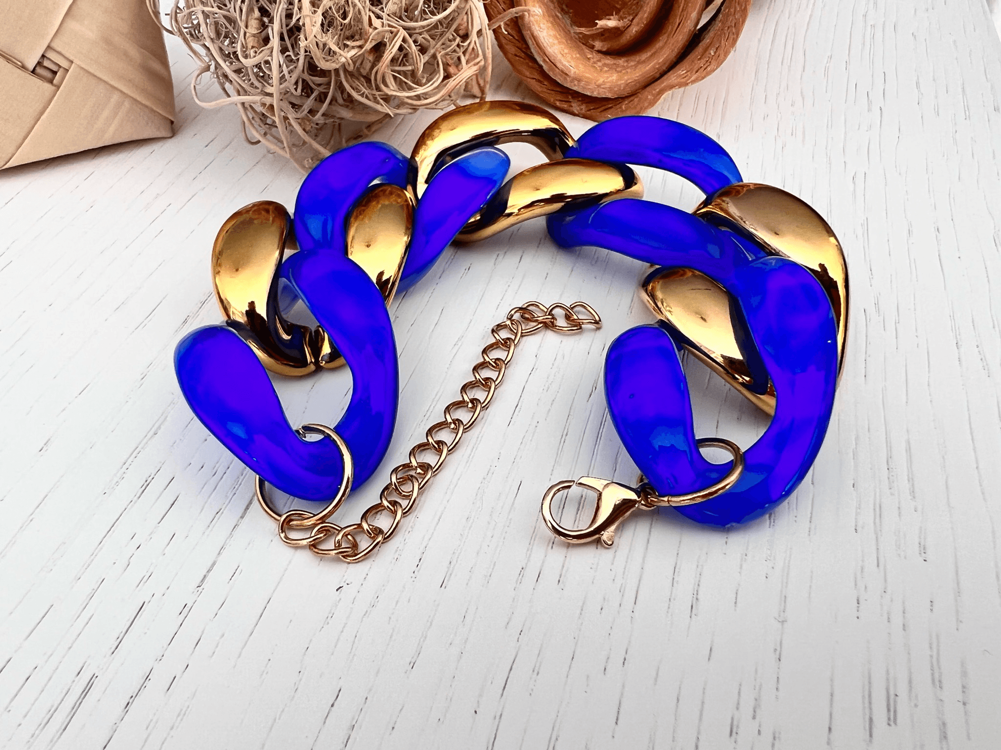 Bracelet BRIAN maillons bleu électrique et dorés - Créations Uniques