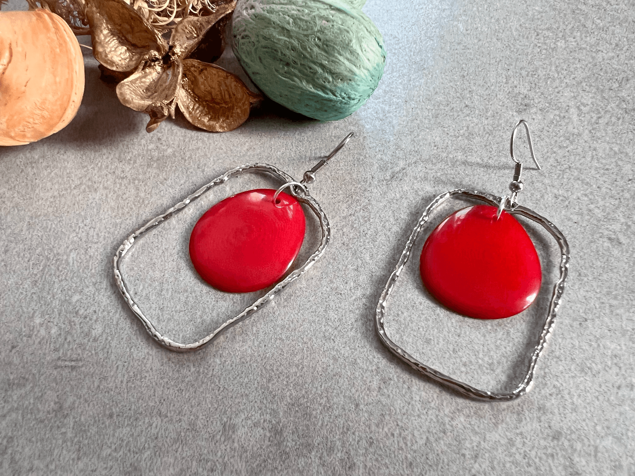 Boucles d’oreilles PAULINE tagua rouge - Créations Uniques - Créations Uniques