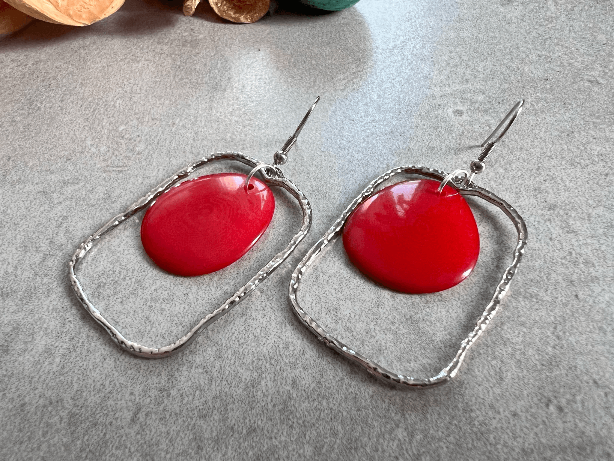 Boucles d’oreilles PAULINE tagua rouge - Créations Uniques - Créations Uniques