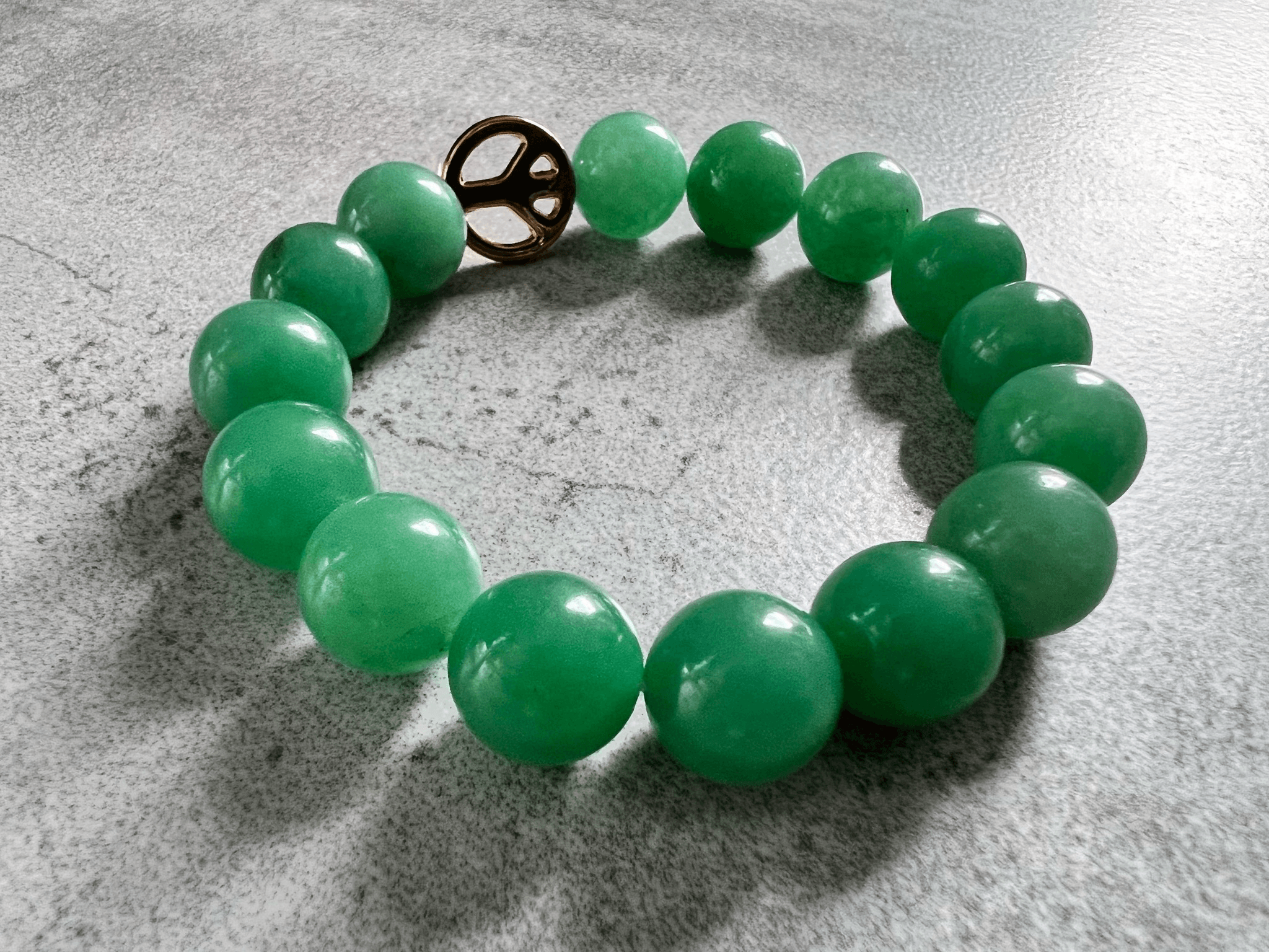 Bracelet peace and love CHARLY perles vertes - Créations Uniques