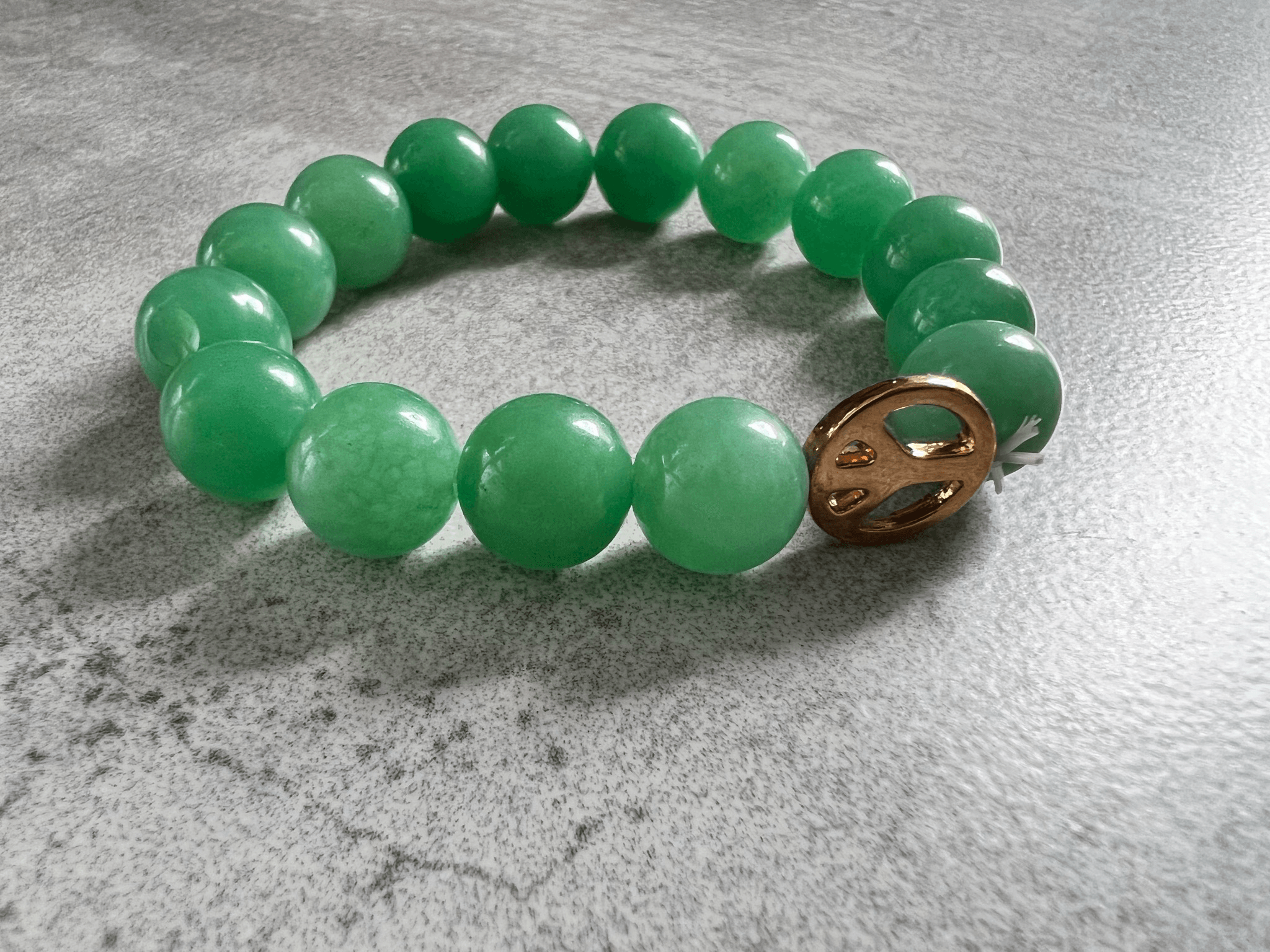 Bracelet peace and love CHARLY perles vertes - Créations Uniques