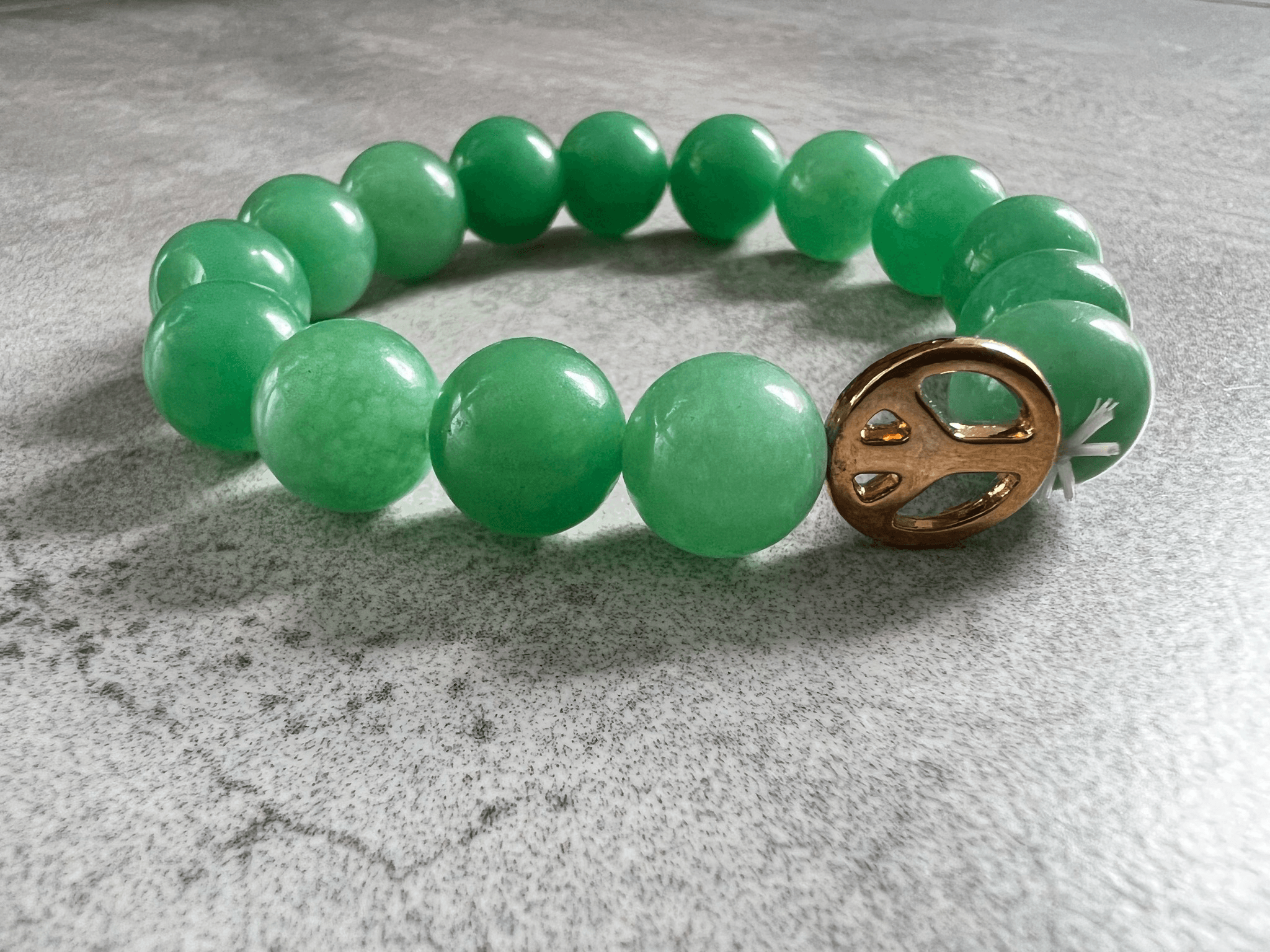 Bracelet peace and love CHARLY perles vertes - Créations Uniques