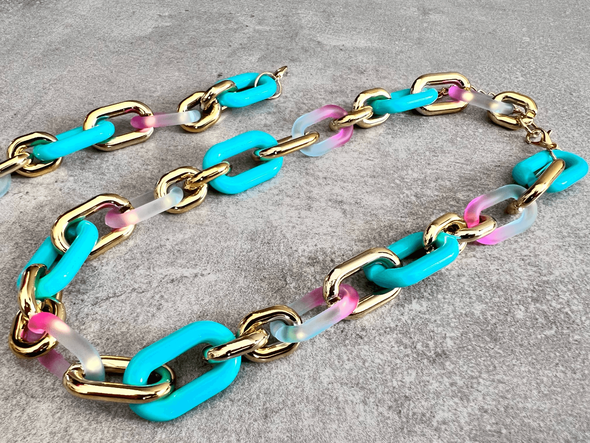 Parure BARBARA maillons bleus et dorés. Collier, bracelet et boucles assorties. - Créations Uniques