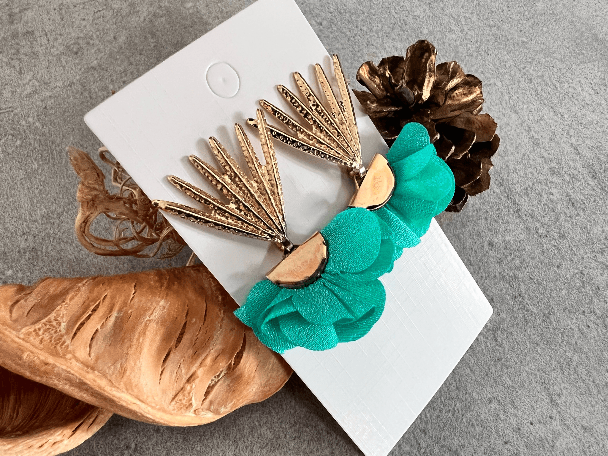 Boucles d’oreilles JACQUELINE pampilles tissu vert - Créations Uniques - Créations Uniques