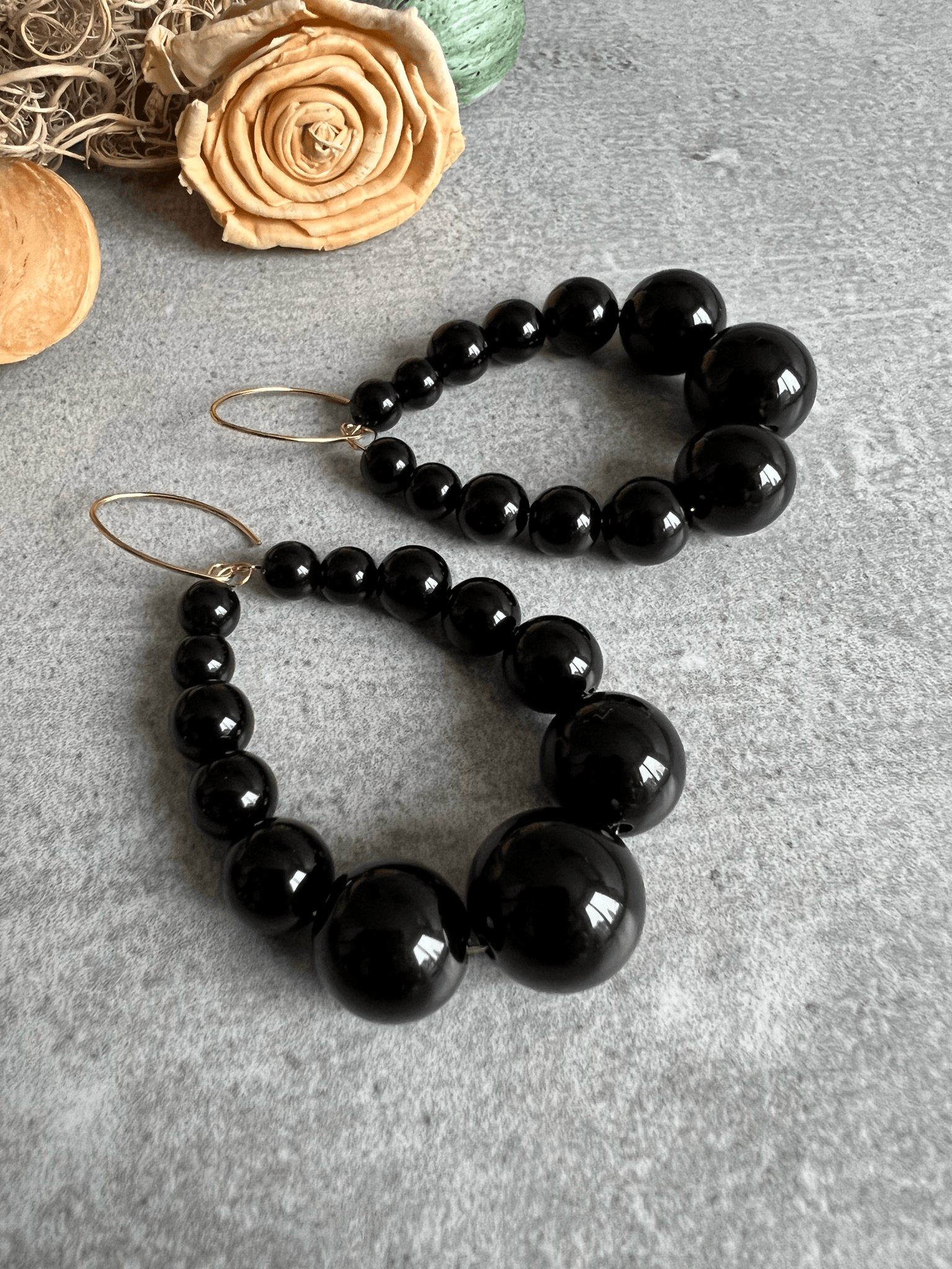Boucles d’oreilles VINCIANE perles noires - Créations Uniques - Créations Uniques