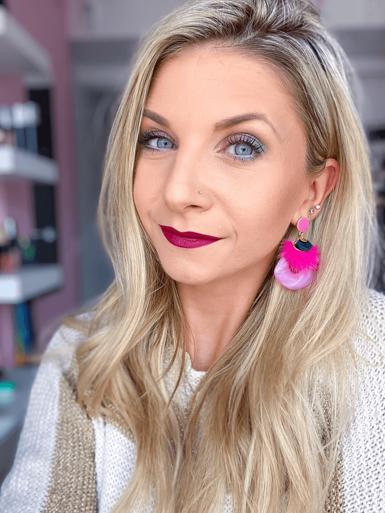 Boucles d’oreilles MARINETTE résine et clous roses - Créations Uniques - Créations Uniques