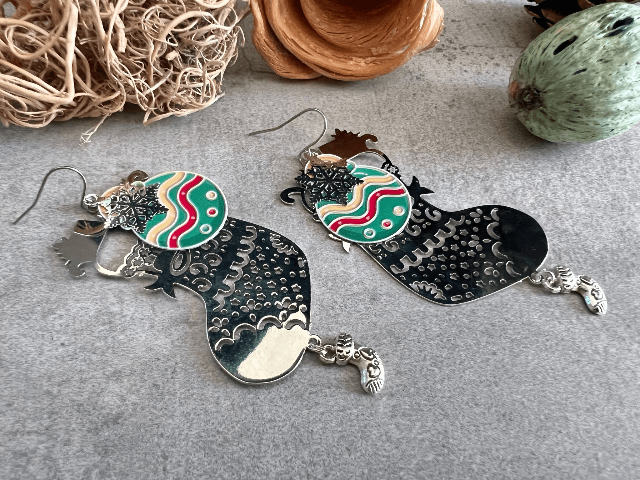 Boucles d’oreilles KATE chaussettes argentées de Noël- Créations Uniques - Créations Uniques