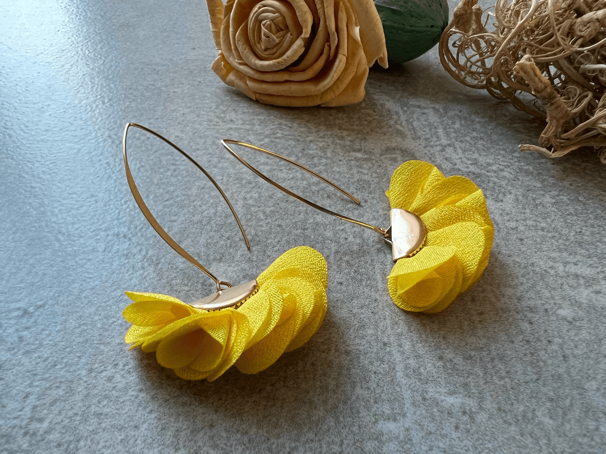 Boucles d’oreilles ANNE-LAURE pampilles tissu jaune - Créations Uniques - Créations Uniques