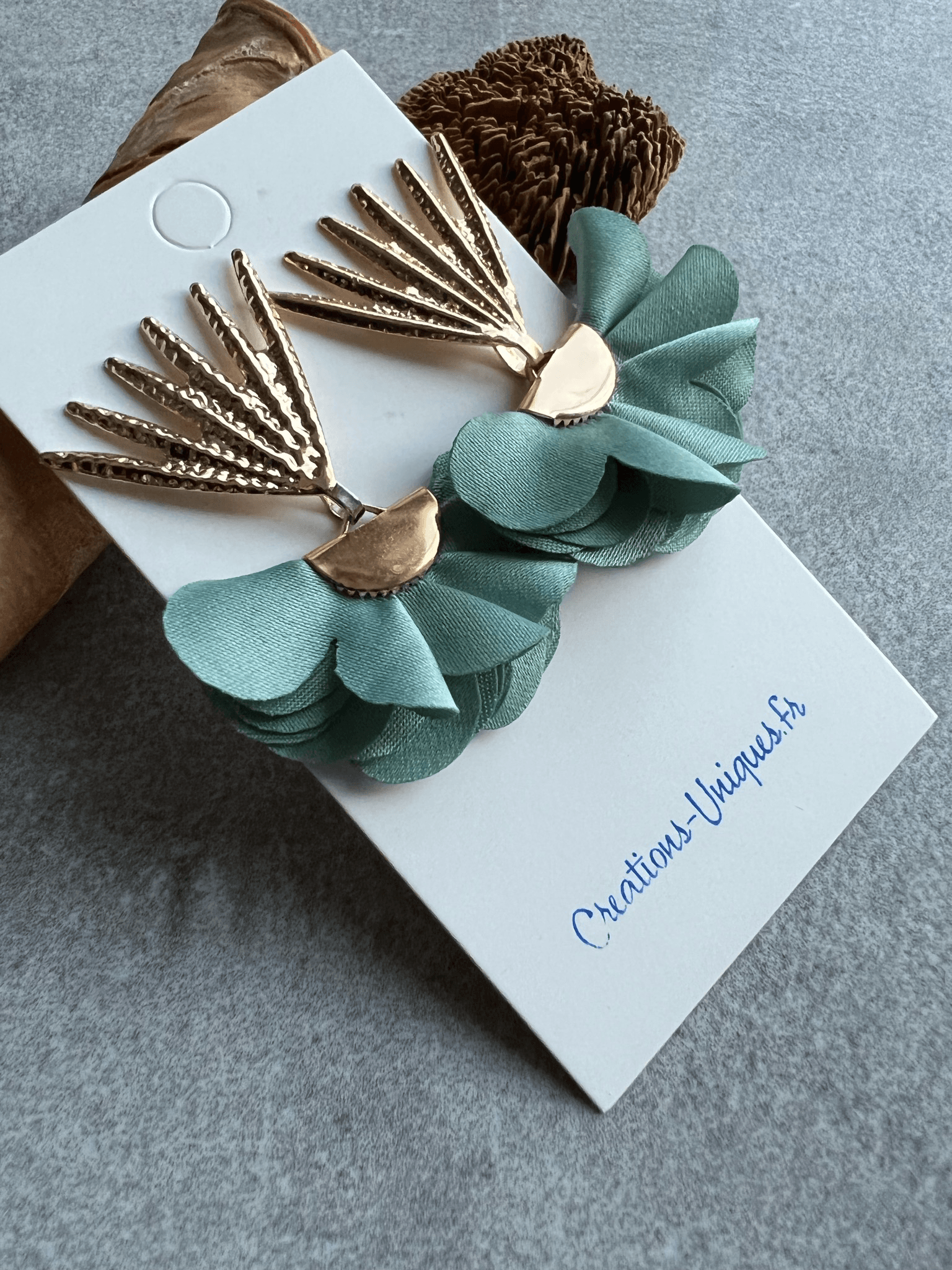 Boucles d’oreilles JACQUELINE pampilles tissu vert - Créations Uniques - Créations Uniques