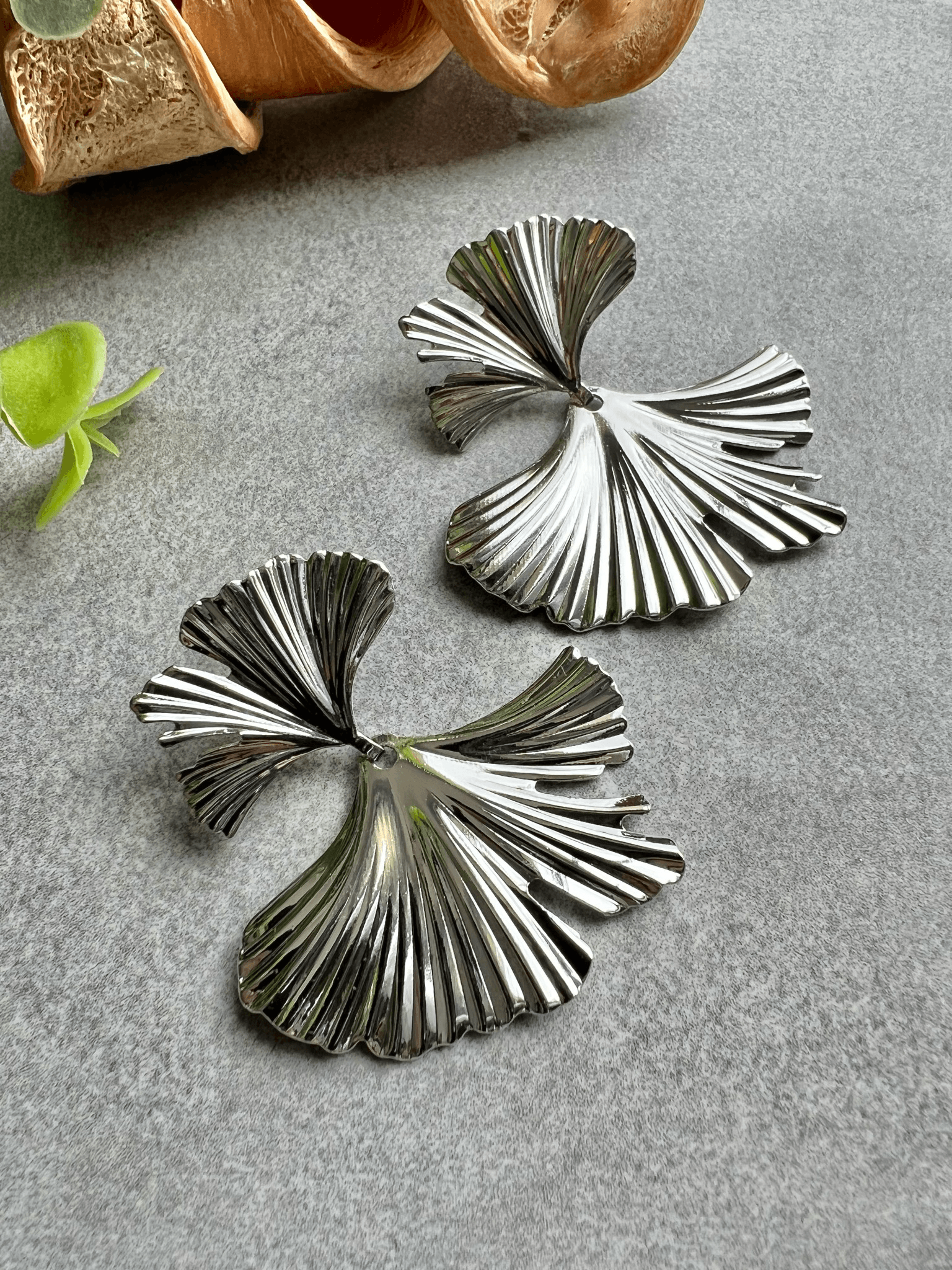 Boucles d’oreilles LALI feuilles Ginkgo argentées - Créations Uniques