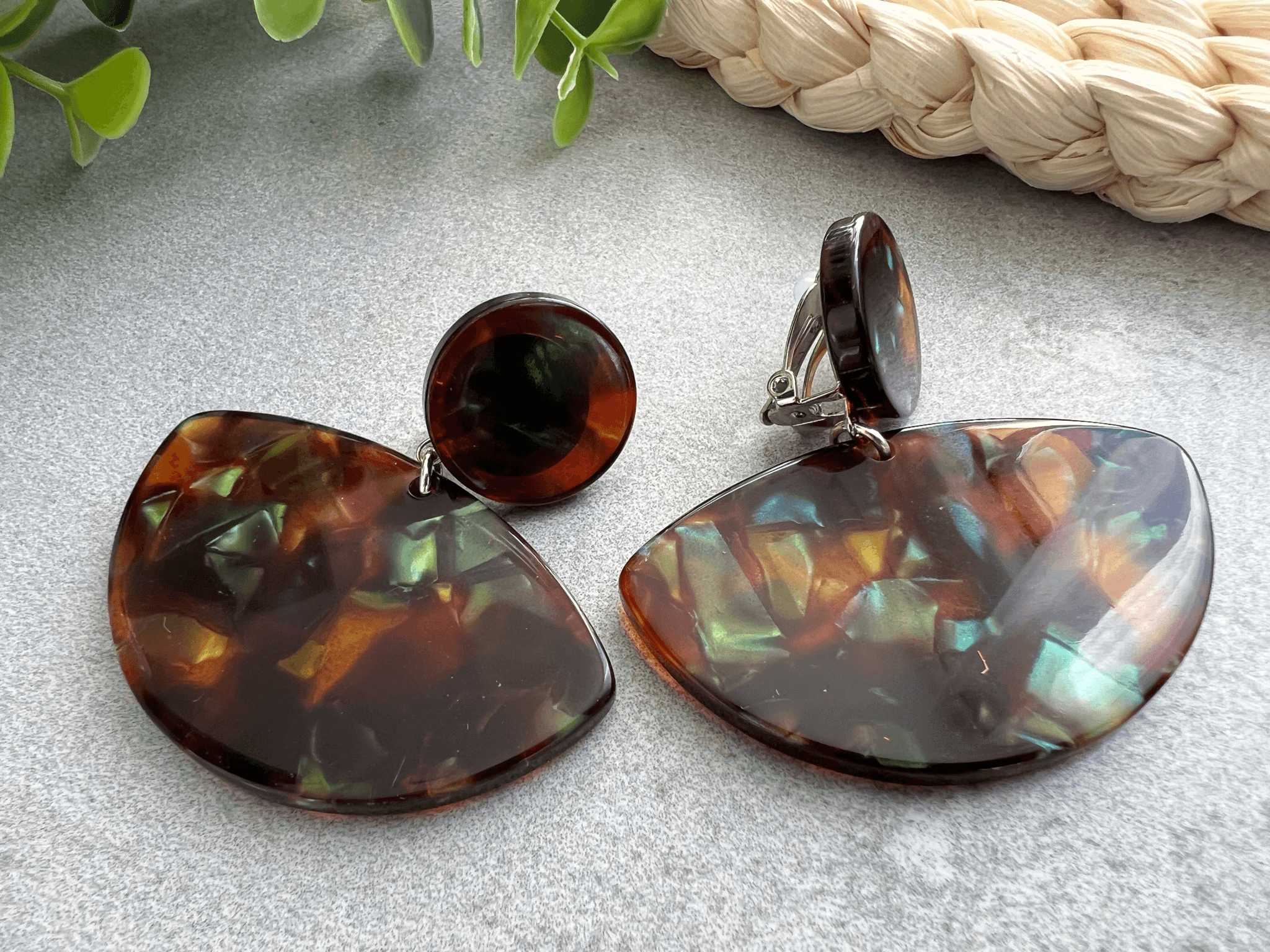 Clips MARIE-CLAUDE écaille tortue marron - création Francine Bramli - Créations Uniques