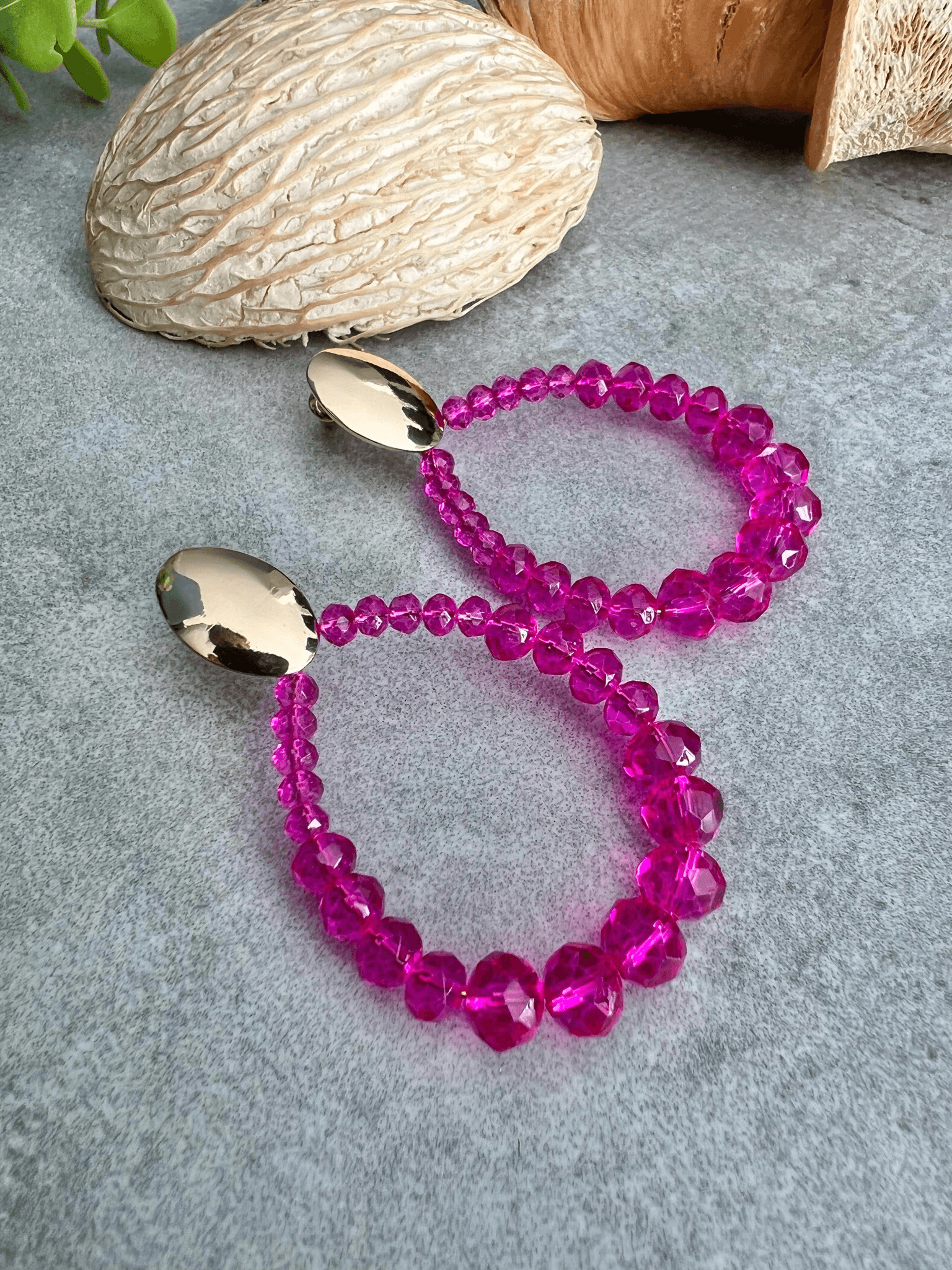 Boucles d’oreilles LIZENI perles rose fluo - Créations Uniques