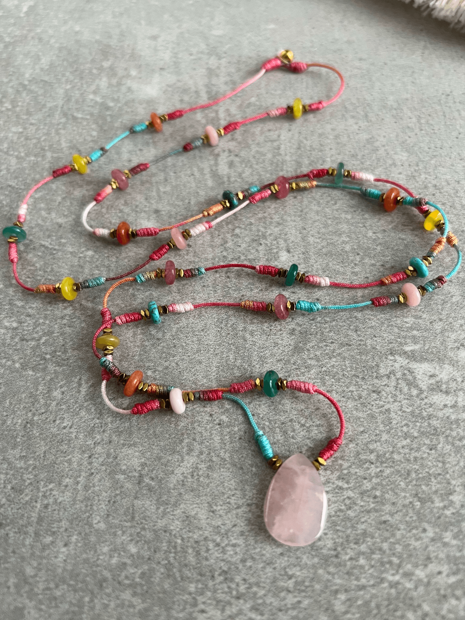 Collier HONSHU multicolore et pendentif pastel - Créations Uniques