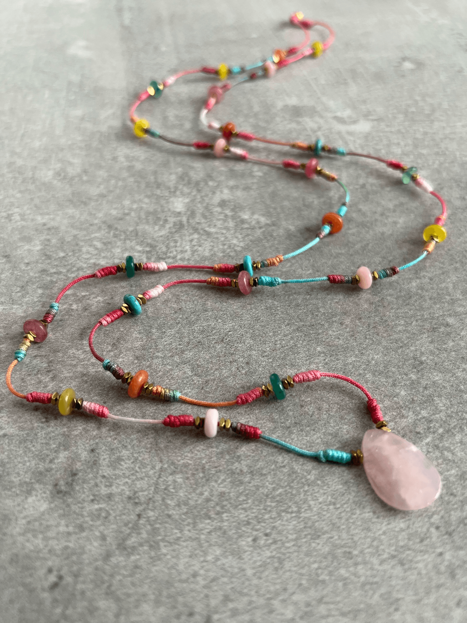 Collier HONSHU multicolore et pendentif pastel - Créations Uniques