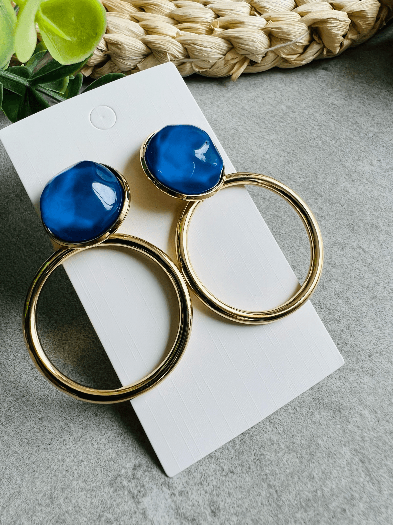 Boucles d’oreilles SERENA ronds dorés et clous bleus - Créations Uniques