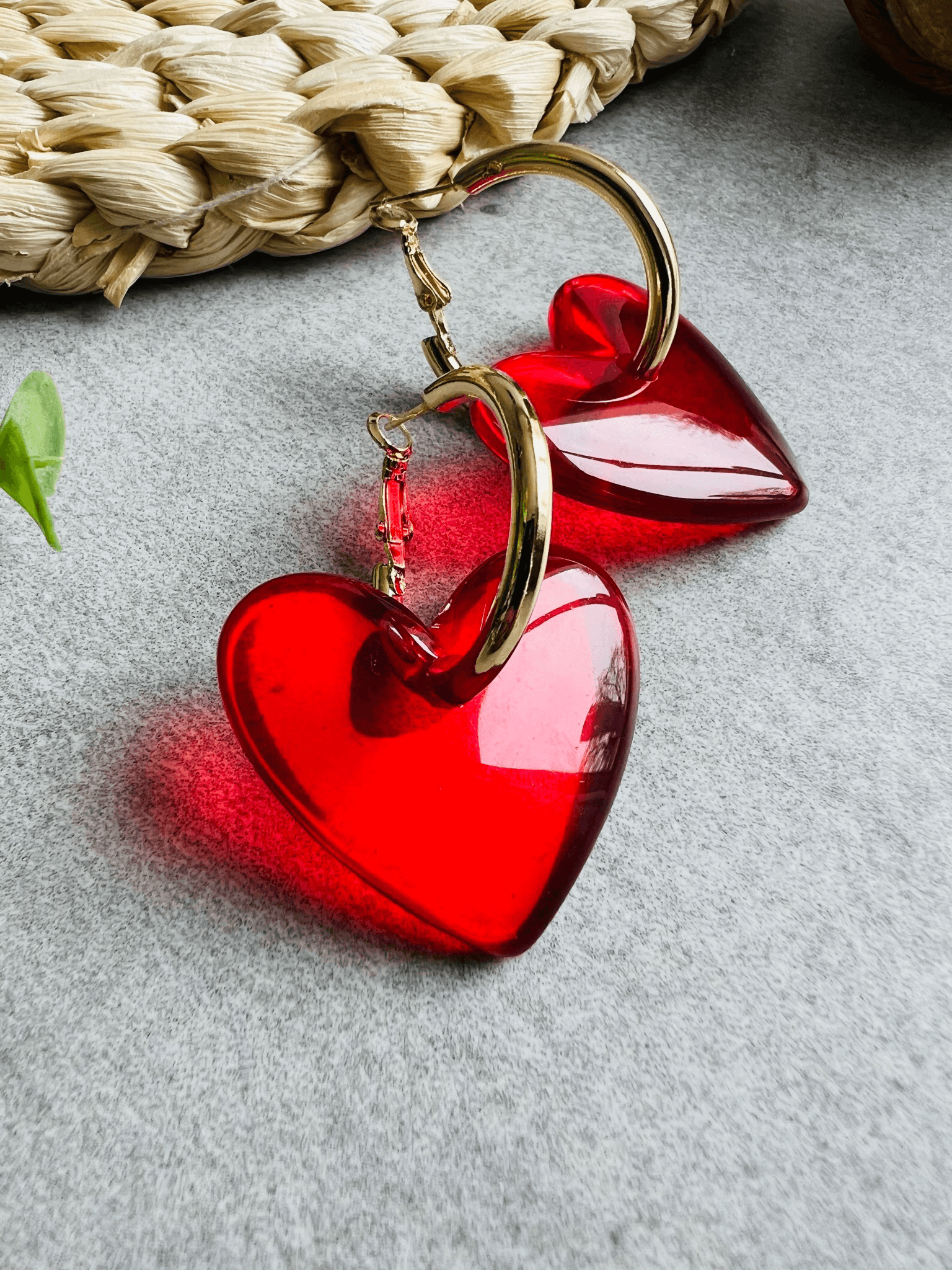 Boucles d’oreilles SAVANNAH créoles dorées et cœurs rouges - Créations Uniques