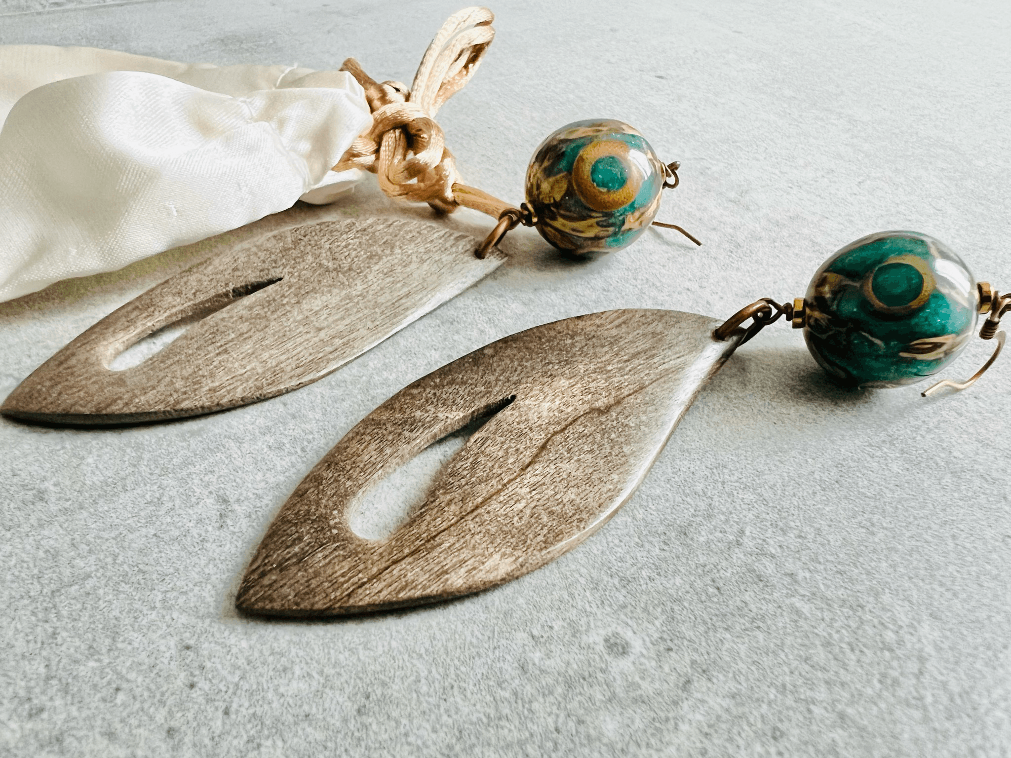 Boucles d’oreilles feuilles bois MADO - Créations Uniques