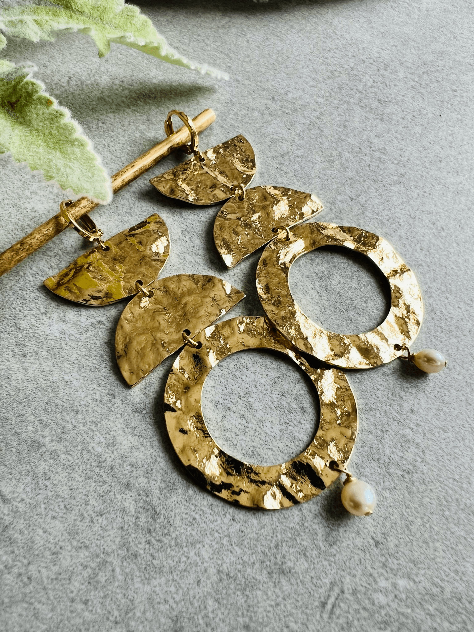 Boucles d’oreilles ODILE chic et glamour Laiton doré plaqué or 16k. - Créations Uniques