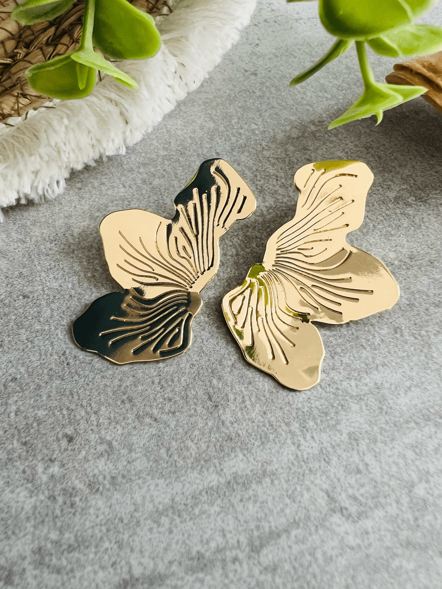 Boucles d’oreilles KAROLAINE feuilles dorées - Créations Uniques