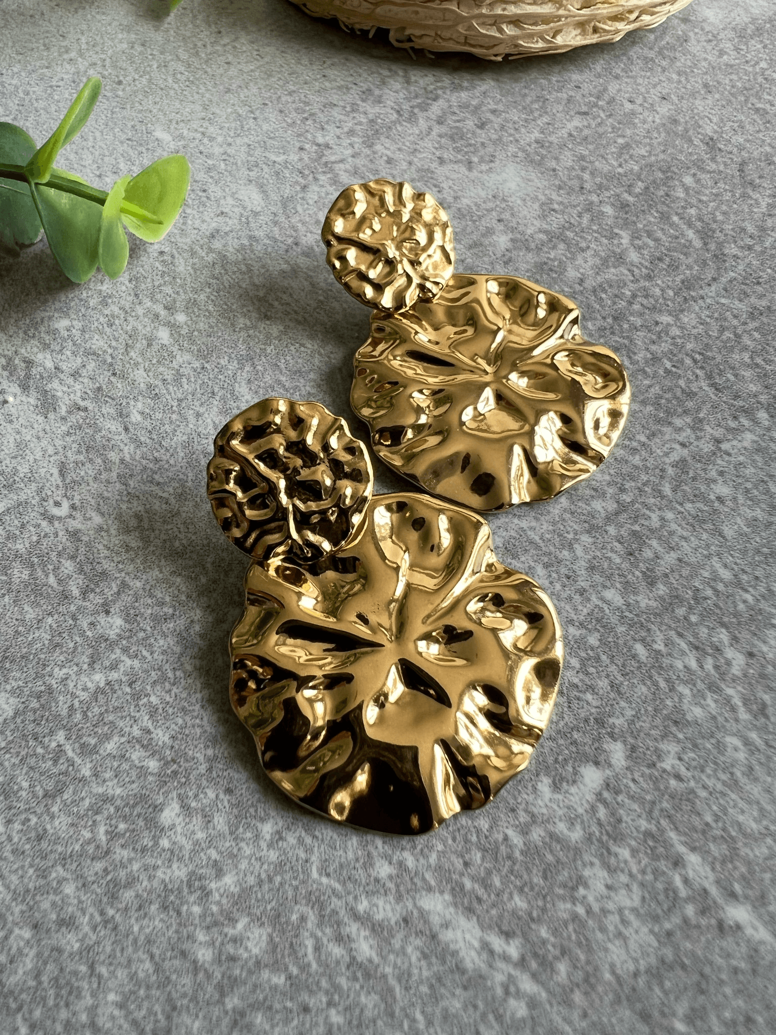 Boucles d’oreilles JADA chic, dorées et martelées - Créations Uniques