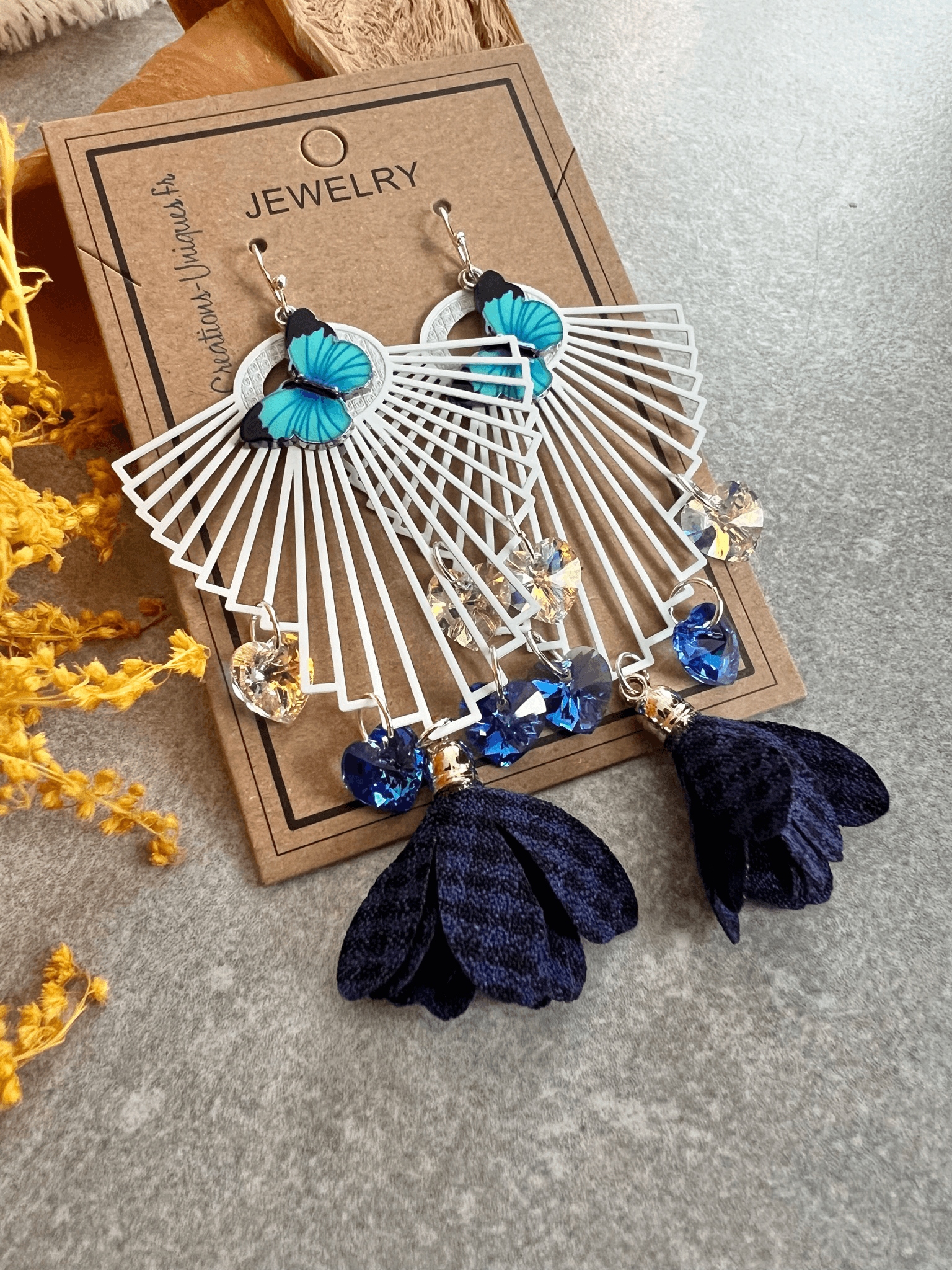 Boucles d’oreilles YVETTE cœurs cristal et papillons bleus - Créations Uniques - Créations Uniques
