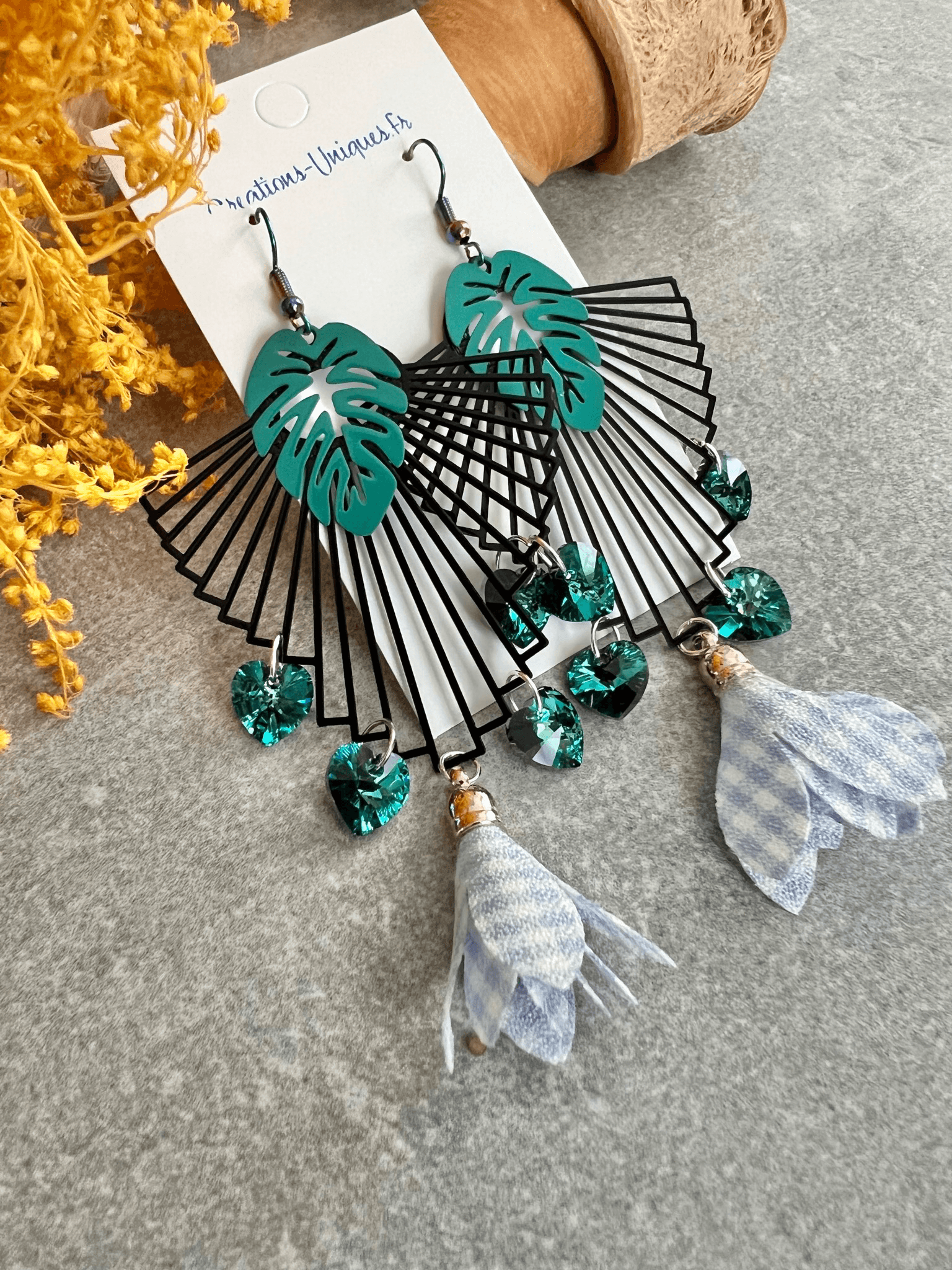 Boucles d’oreilles YVETTE cœurs Crystal bleu Bermudes et pompons Vichy - Créations Uniques - Créations Uniques