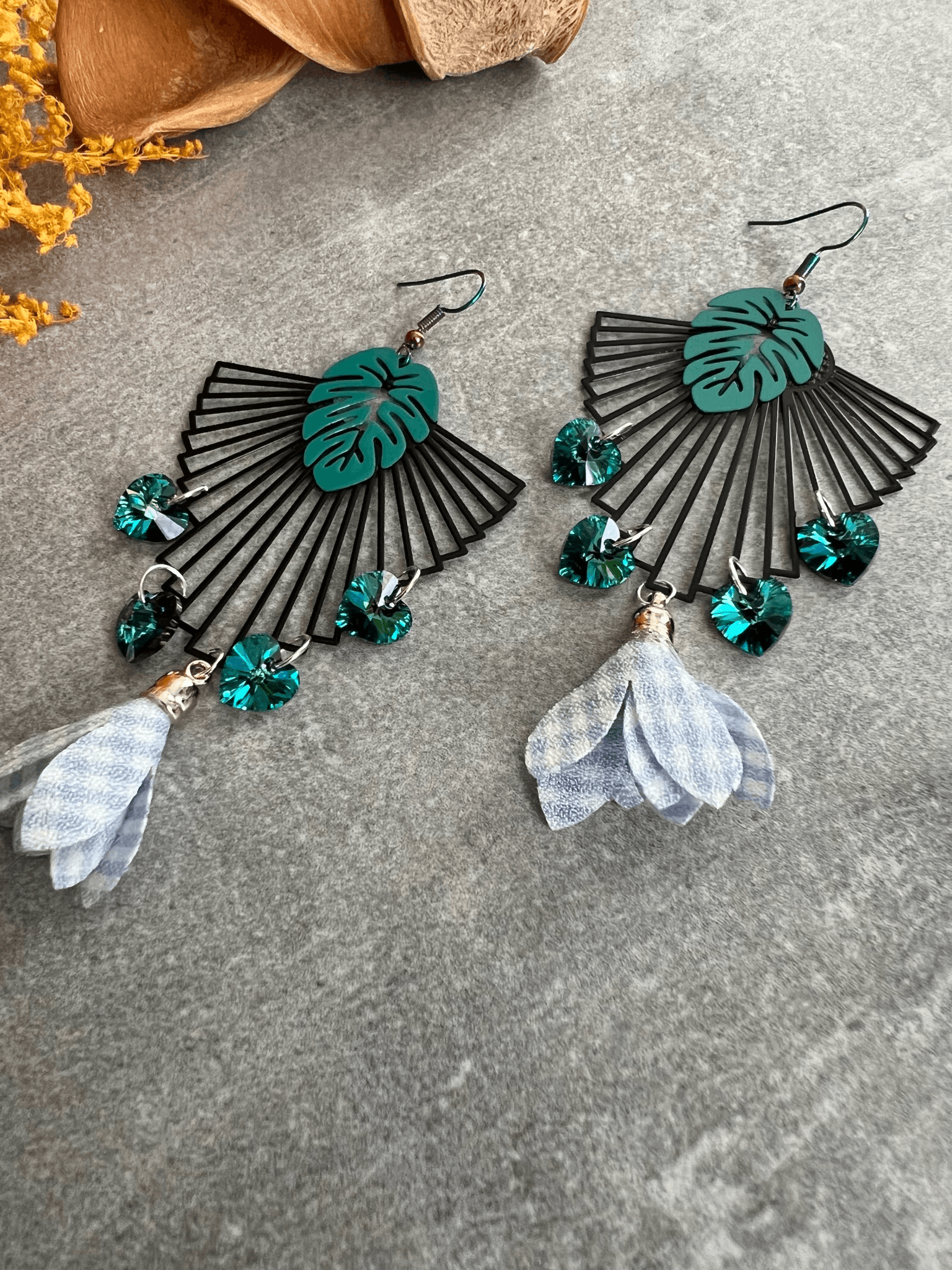 Boucles d’oreilles YVETTE cœurs Crystal bleu Bermudes et pompons Vichy - Créations Uniques - Créations Uniques