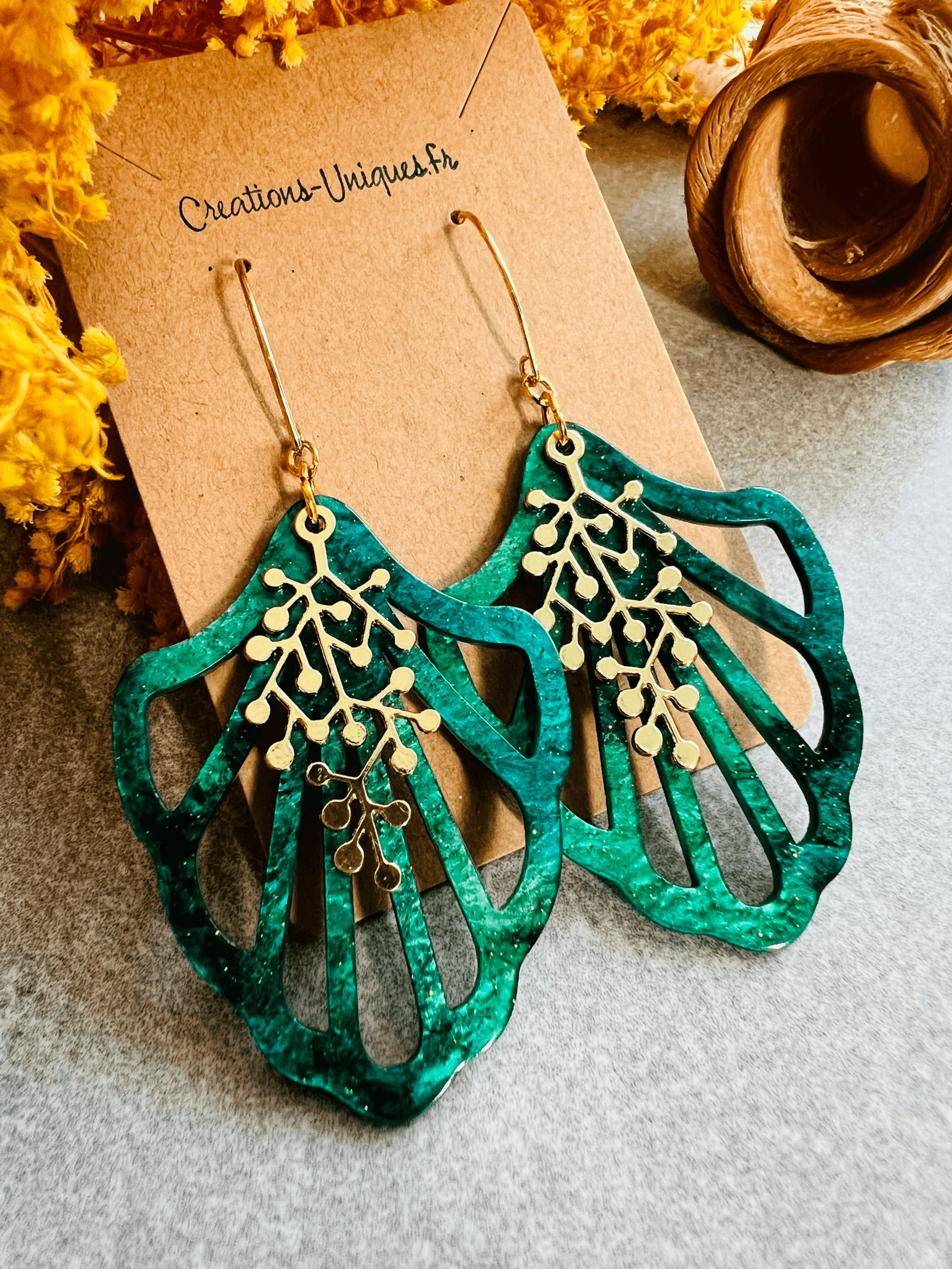 Boucles d’oreilles MELISSANDRE résine pailletée vert sapin - Créations Uniques - Créations Uniques