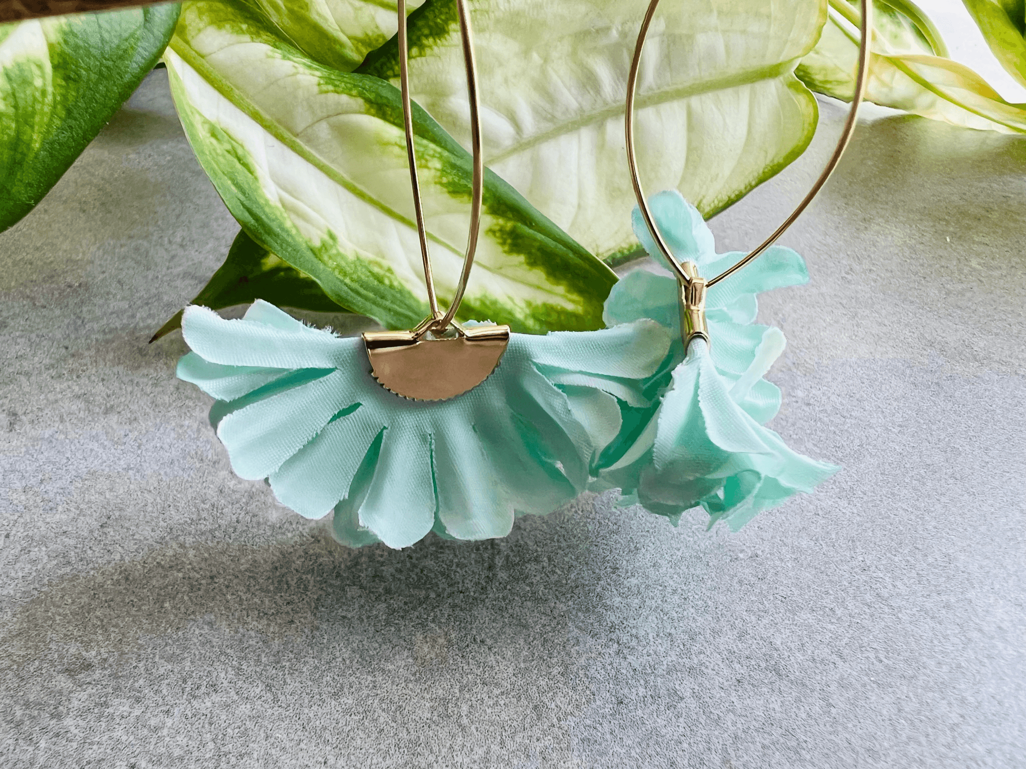 Boucles d’oreilles CHANTALE pampilles tissu vert clair - Créations Uniques