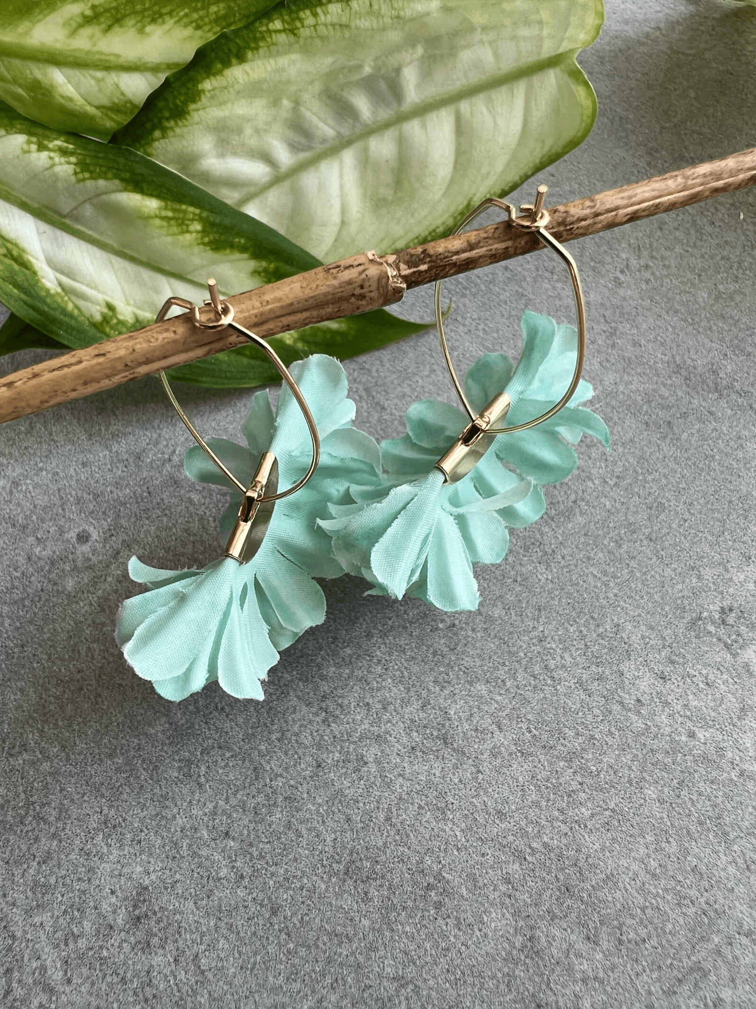 Boucles d’oreilles CHANTALE pampilles tissu vert clair - Créations Uniques