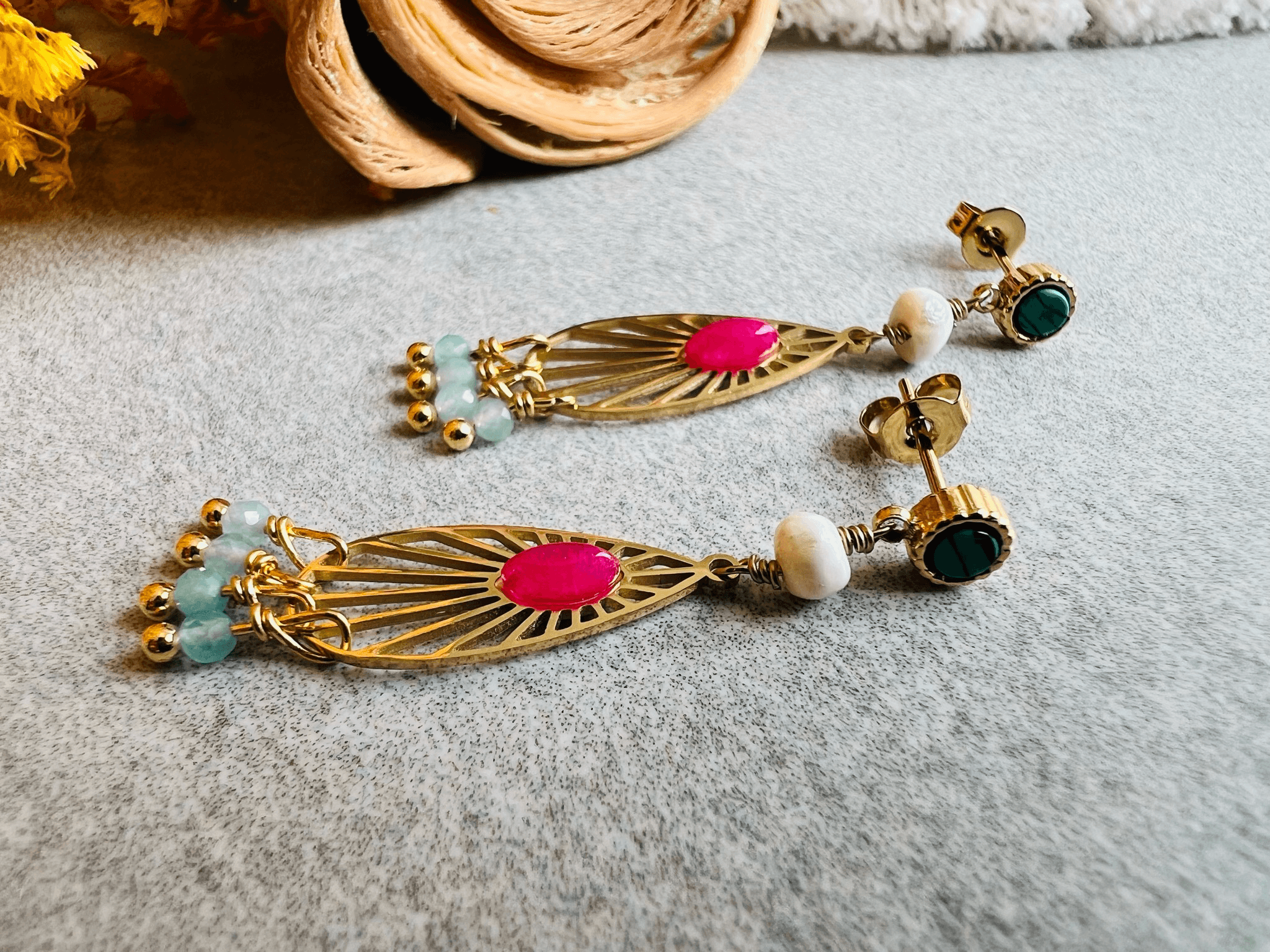 Boucles d’oreilles EVE-SARA fines et discrètes , gouttes dorées - Créations Uniques