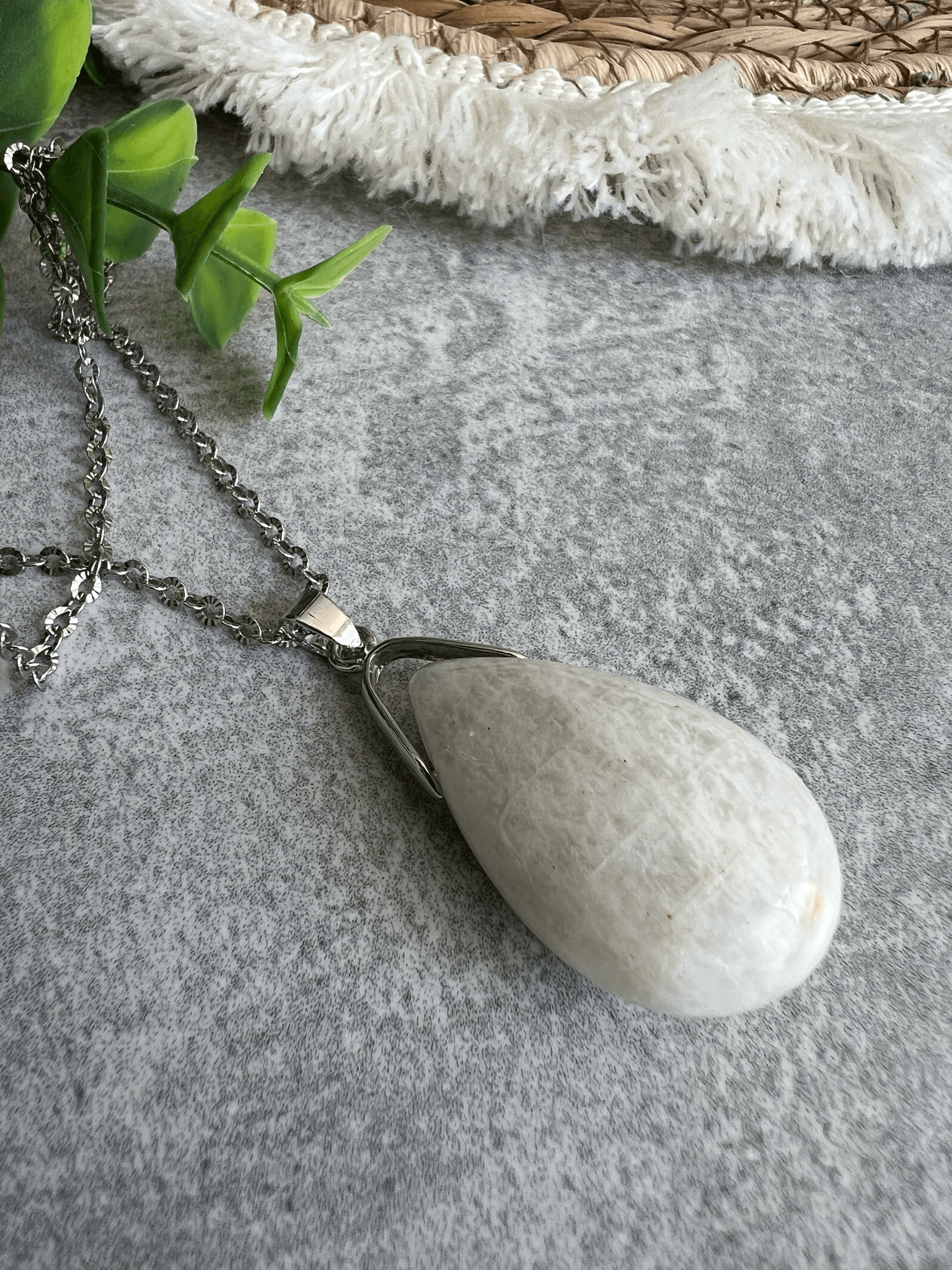 Collier Pierre de lune bleutée - Créations Uniques - Créations Uniques