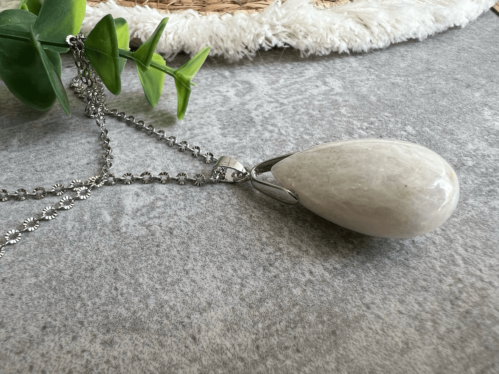 Collier Pierre de lune bleutée - Créations Uniques - Créations Uniques