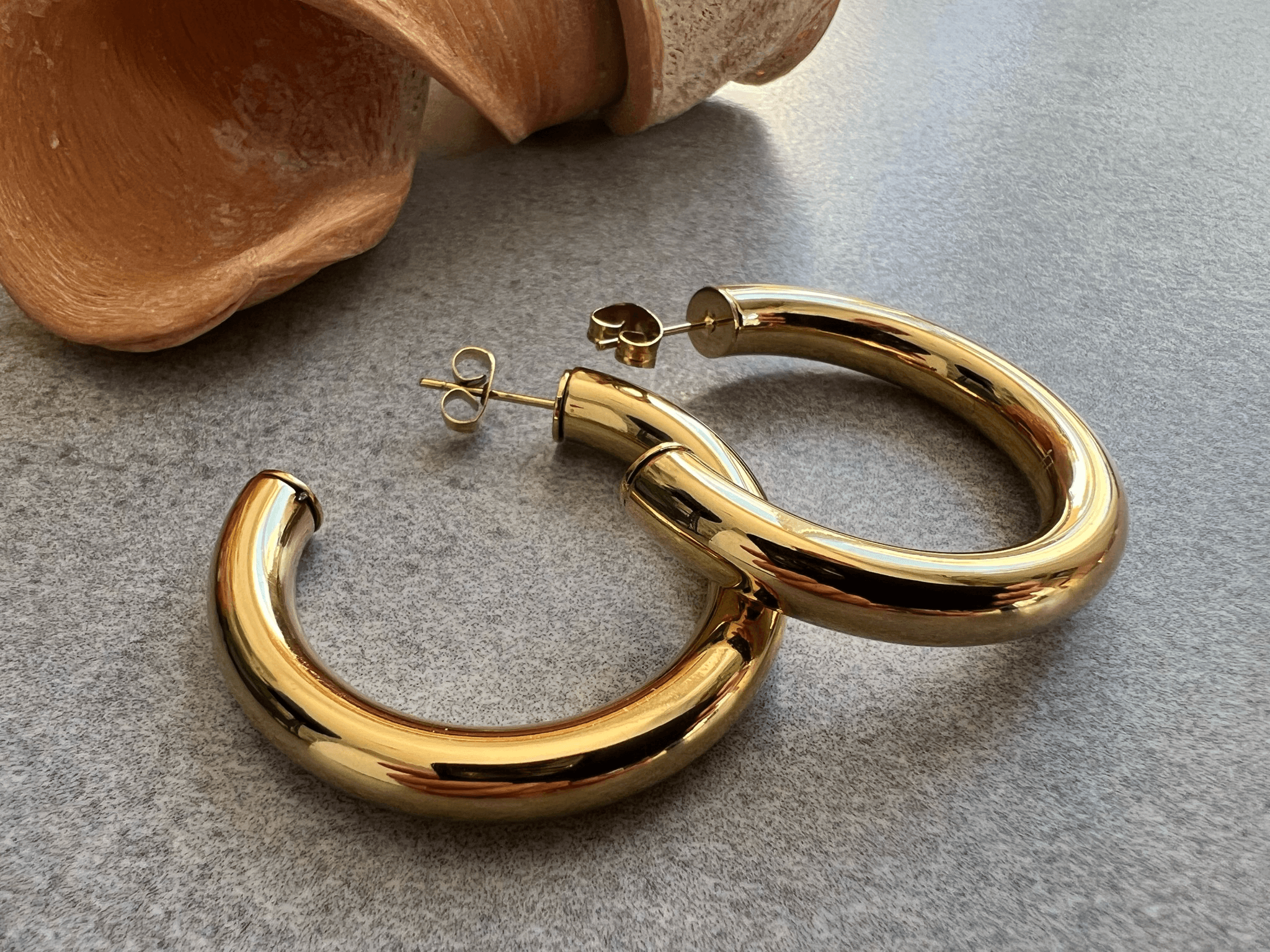 Boucles d’oreilles CLARENCE créoles dorées - Créations Uniques