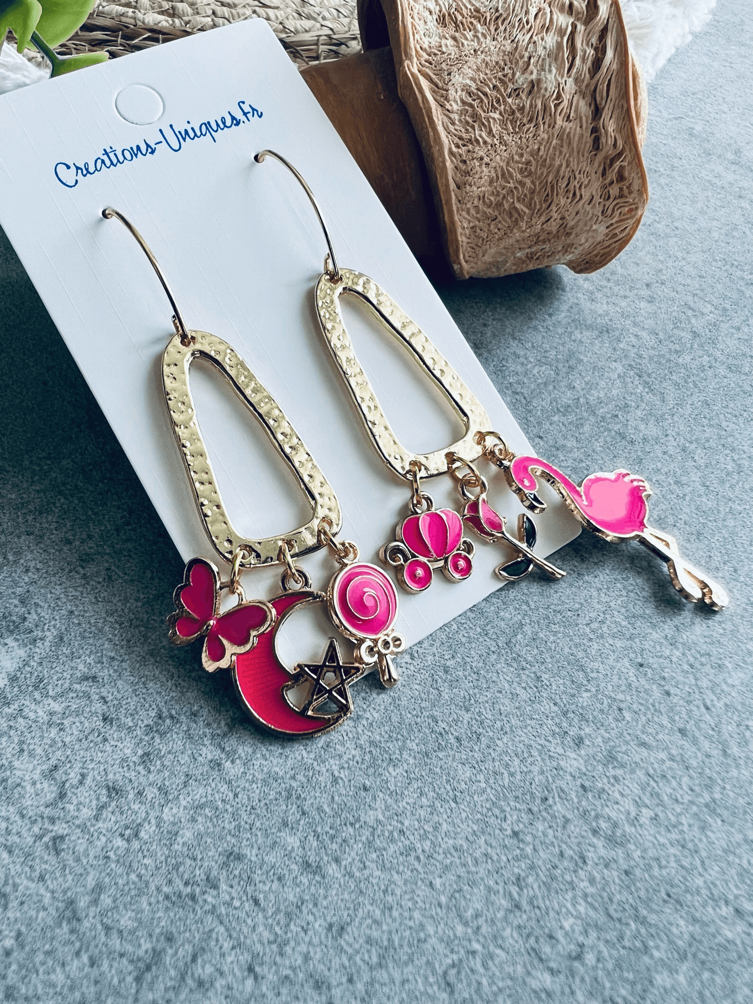 Boucles d’oreilles asymétriques MILA pendentifs rose fluo - Créations Uniques - Créations Uniques
