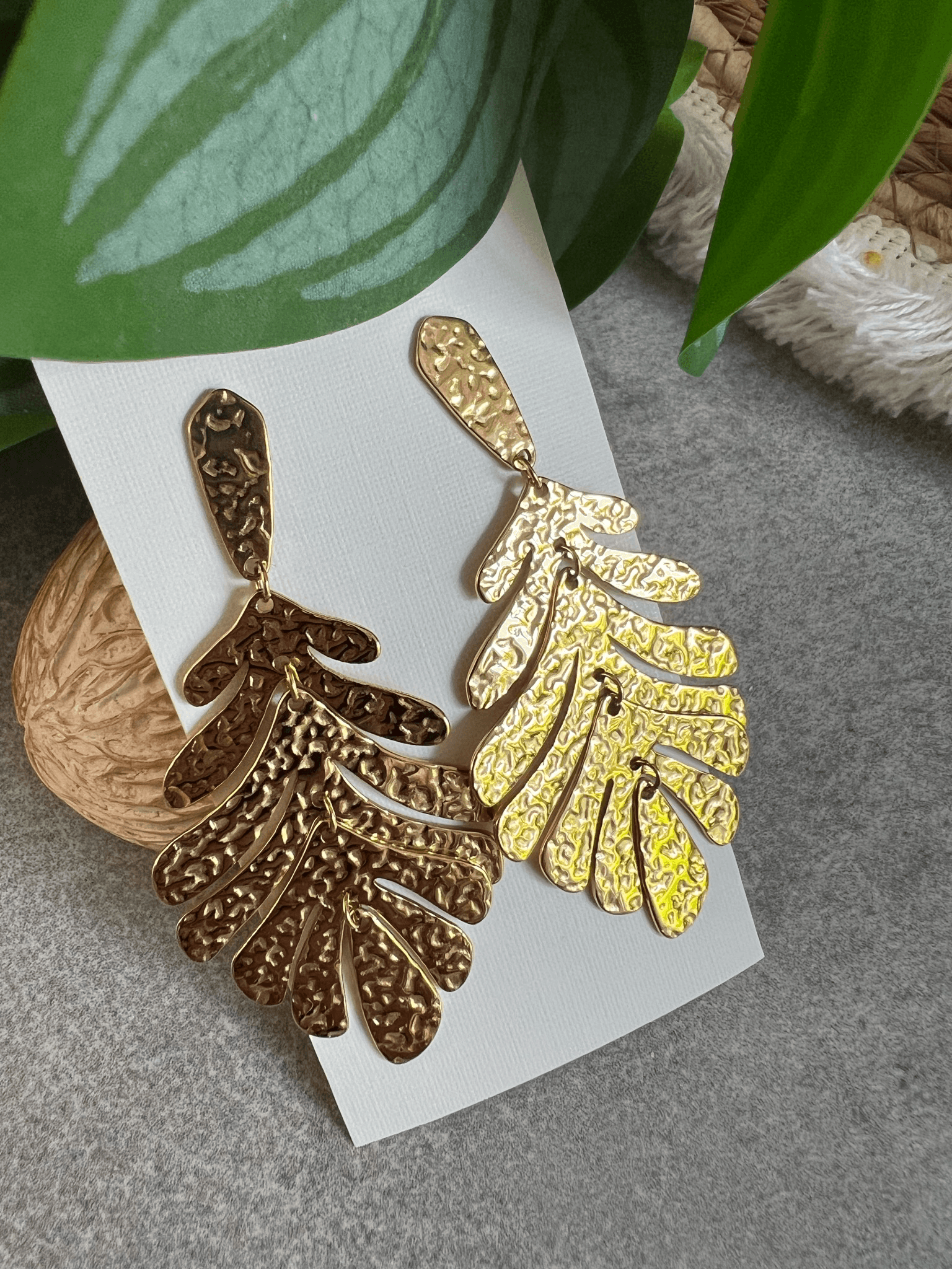 Boucles d’oreilles KAISSY feuilles dorées articulées - Créations Uniques