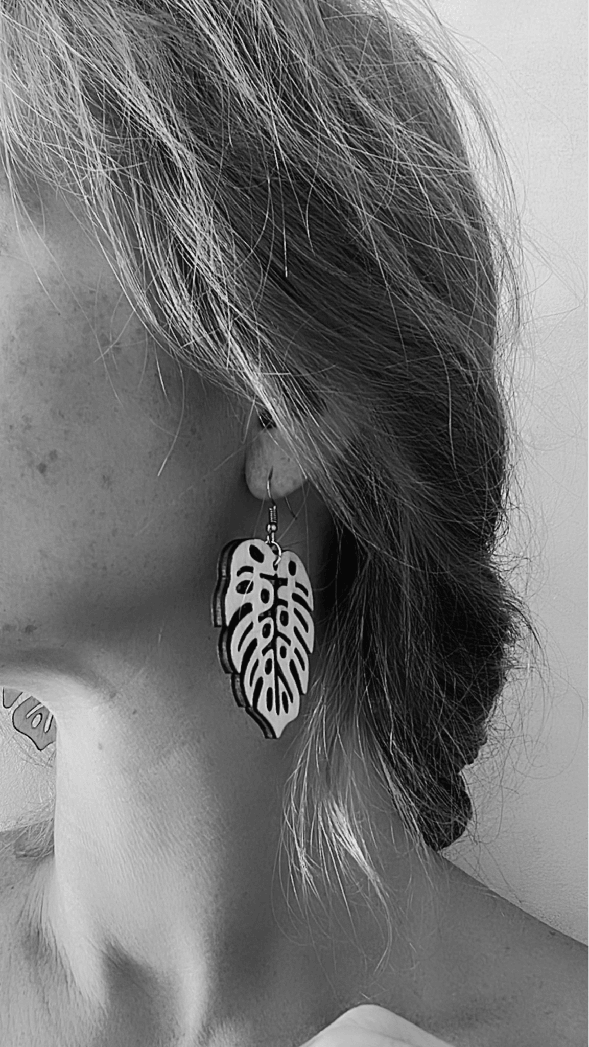 Boucles d’oreilles LYANNA feuilles tropicales bois beige - Créations Uniques